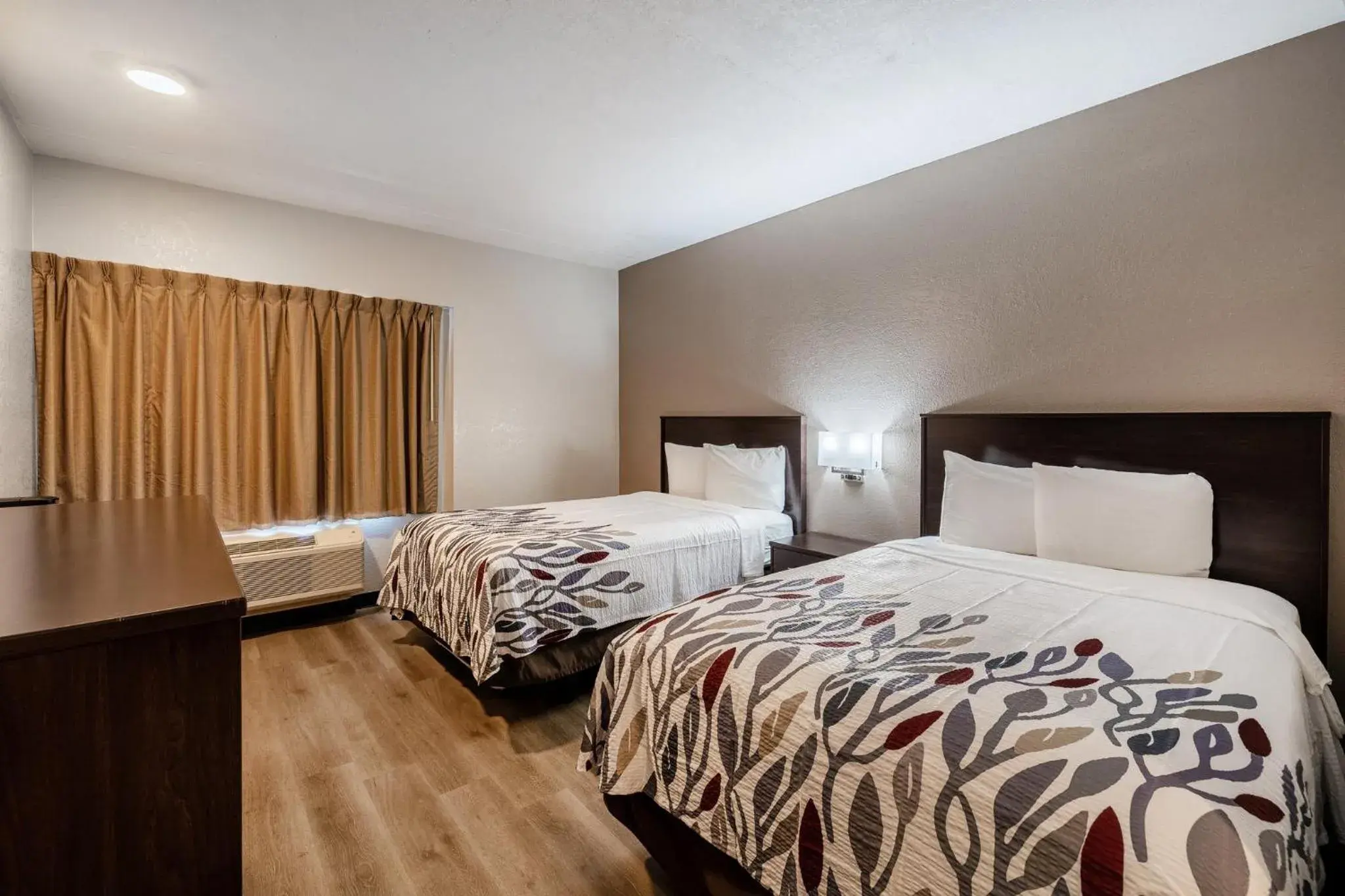 Deluxe Room with Two Double Beds Smoke Free in Red Roof Inn Tucson North - Marana Deluxe Room with Two Double Beds Smoke Free in Red Roof Inn Tucson North - Marana