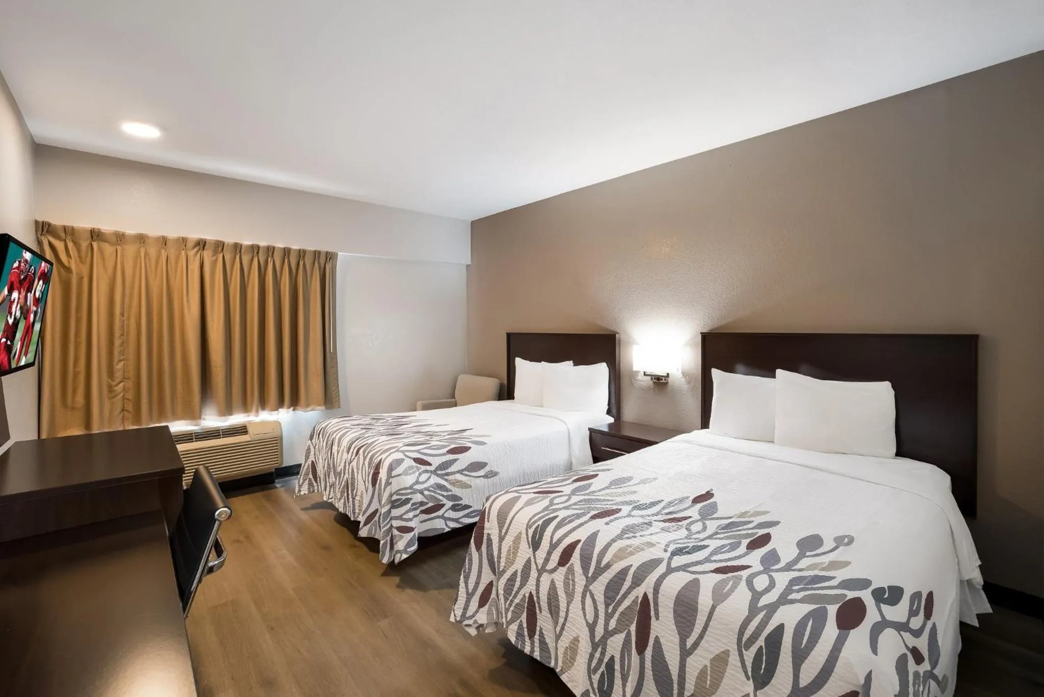 Photo of the whole room, Bed in Red Roof Inn Tucson North - Marana