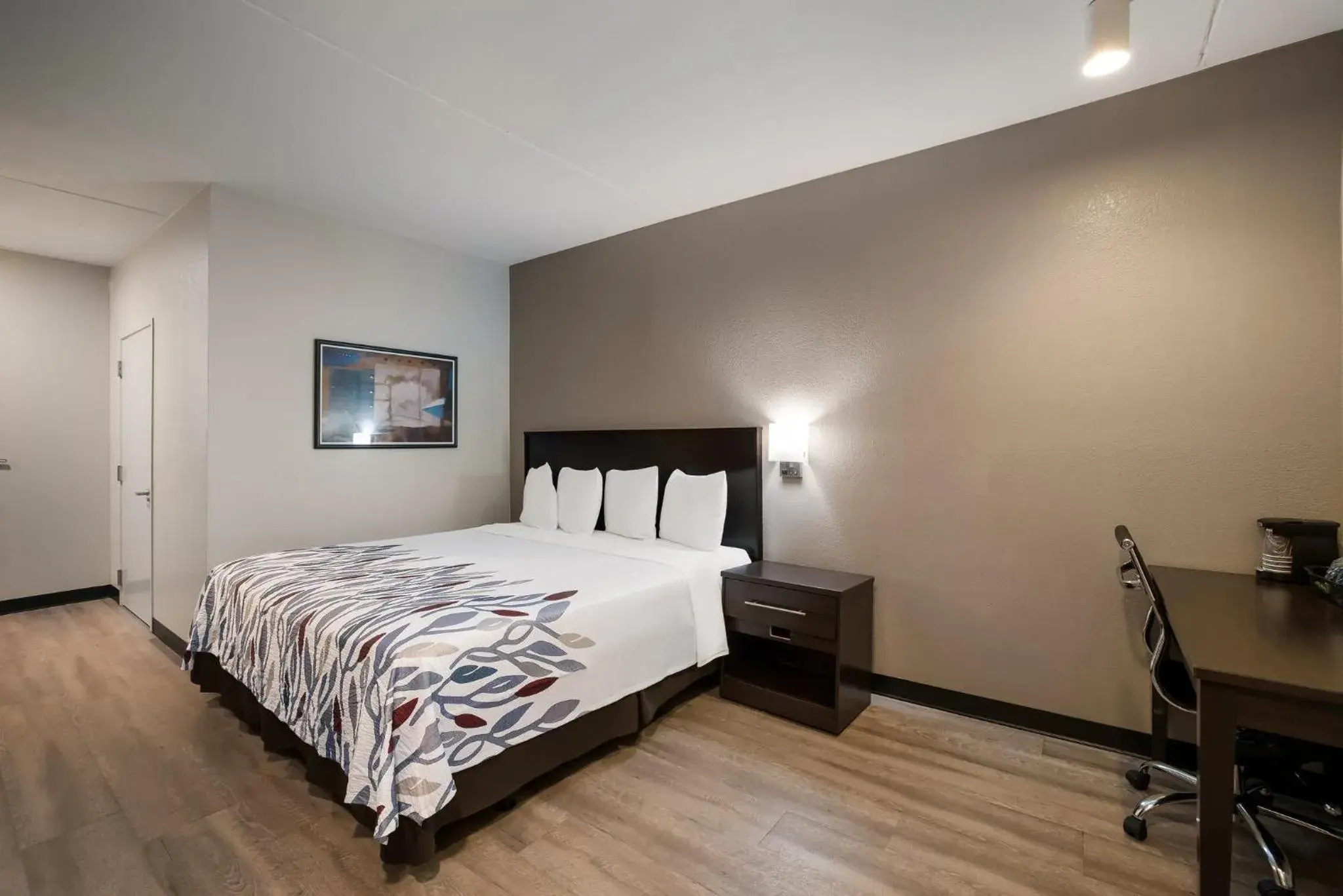 Superior King Room Disability Access Smoke Free in Red Roof Inn Tucson North - Marana Superior King Room Disability Access Smoke Free in Red Roof Inn Tucson North - Marana