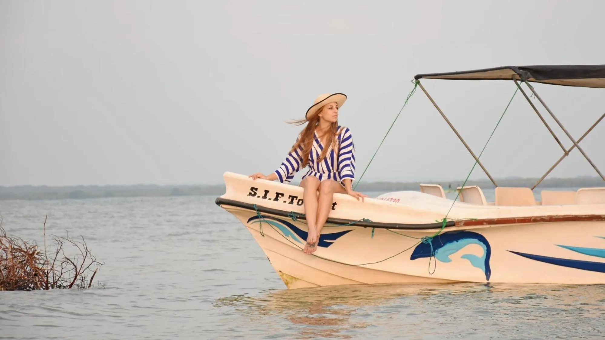 People in Melheim Beach Kalpitiya