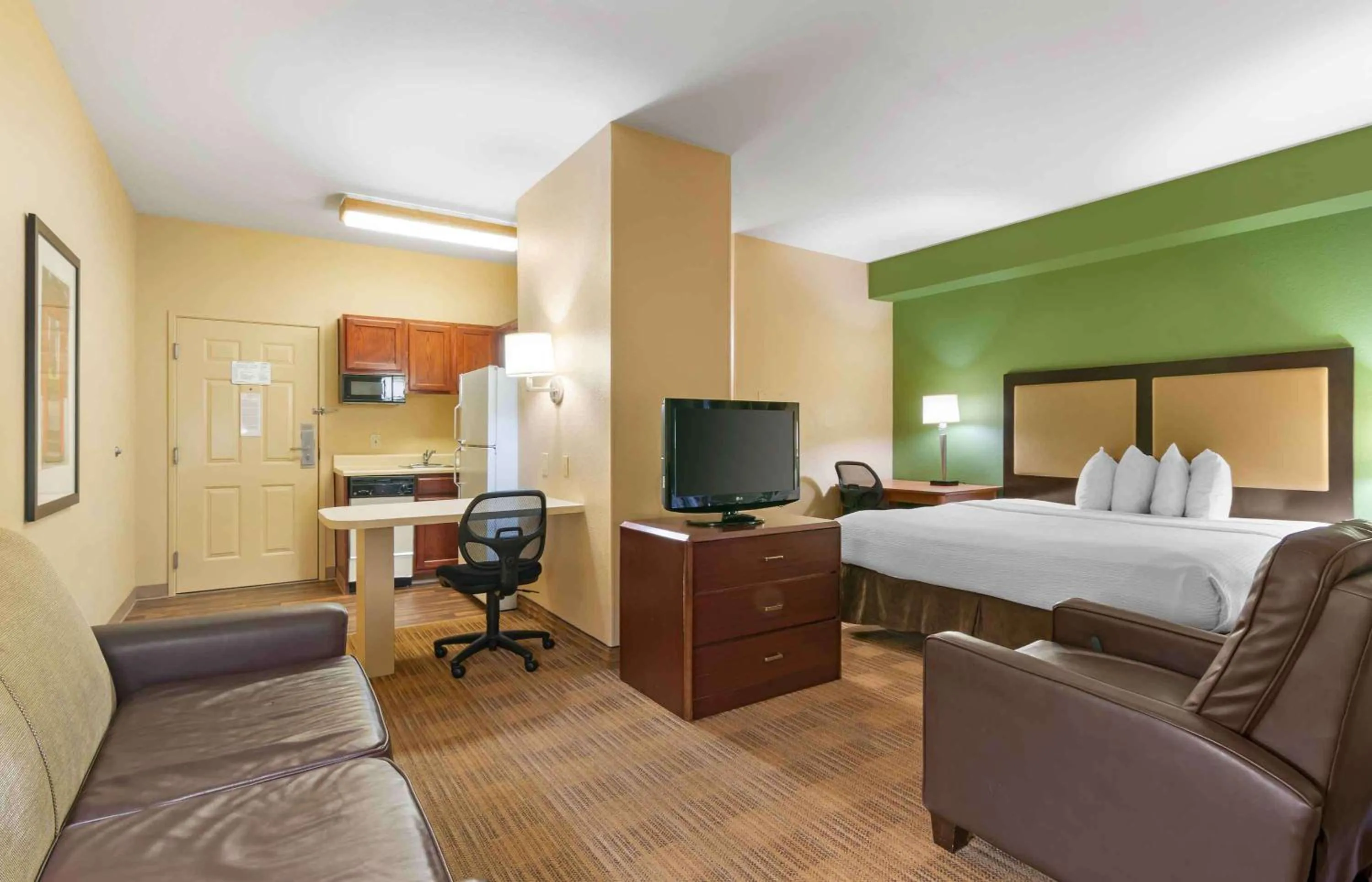 Bedroom, Bed in Extended Stay America Suites - Kansas City - Overland Park - Metcalf Ave