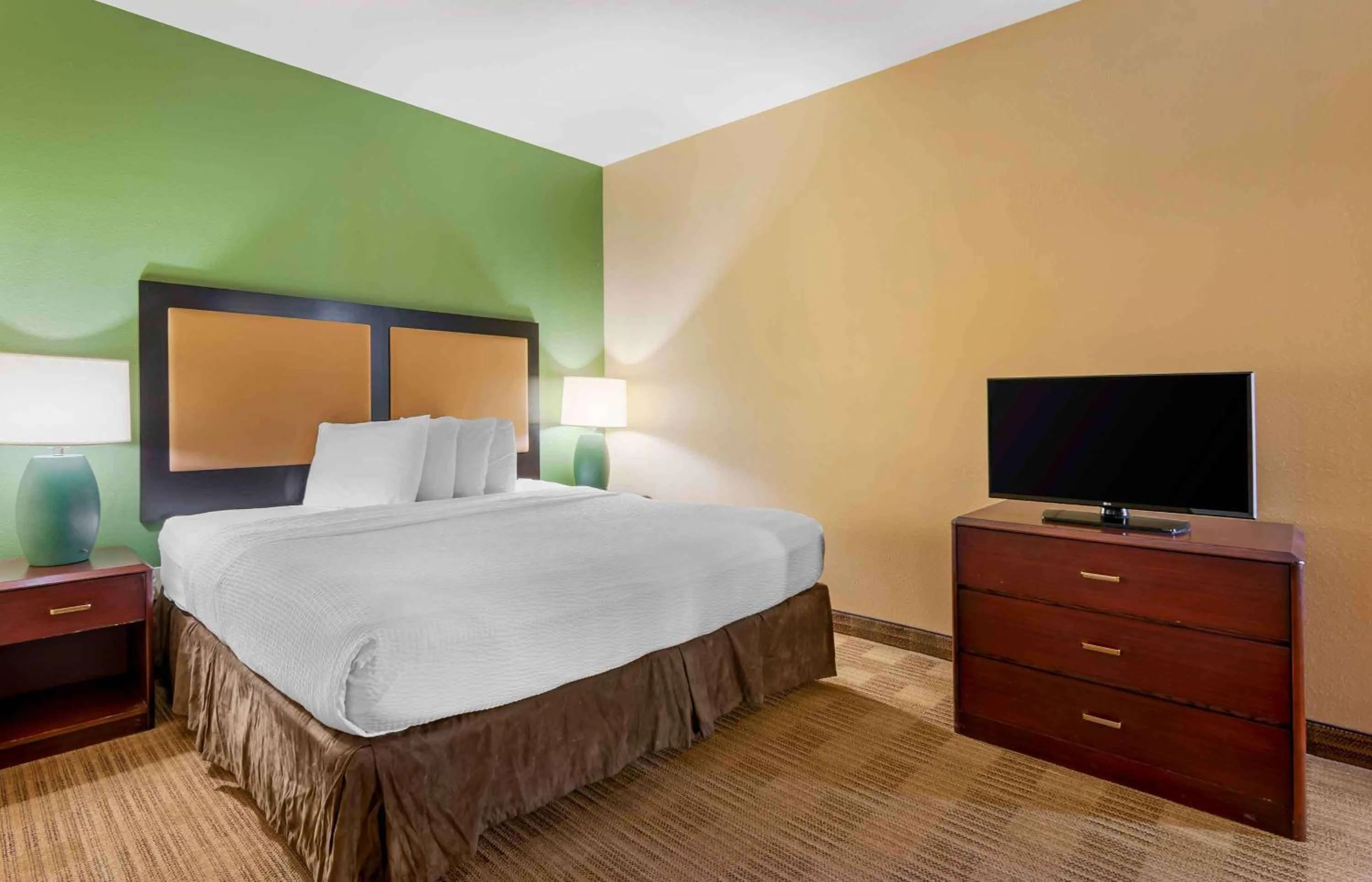 Bedroom, Bed in Extended Stay America Suites - Kansas City - Overland Park - Metcalf Ave