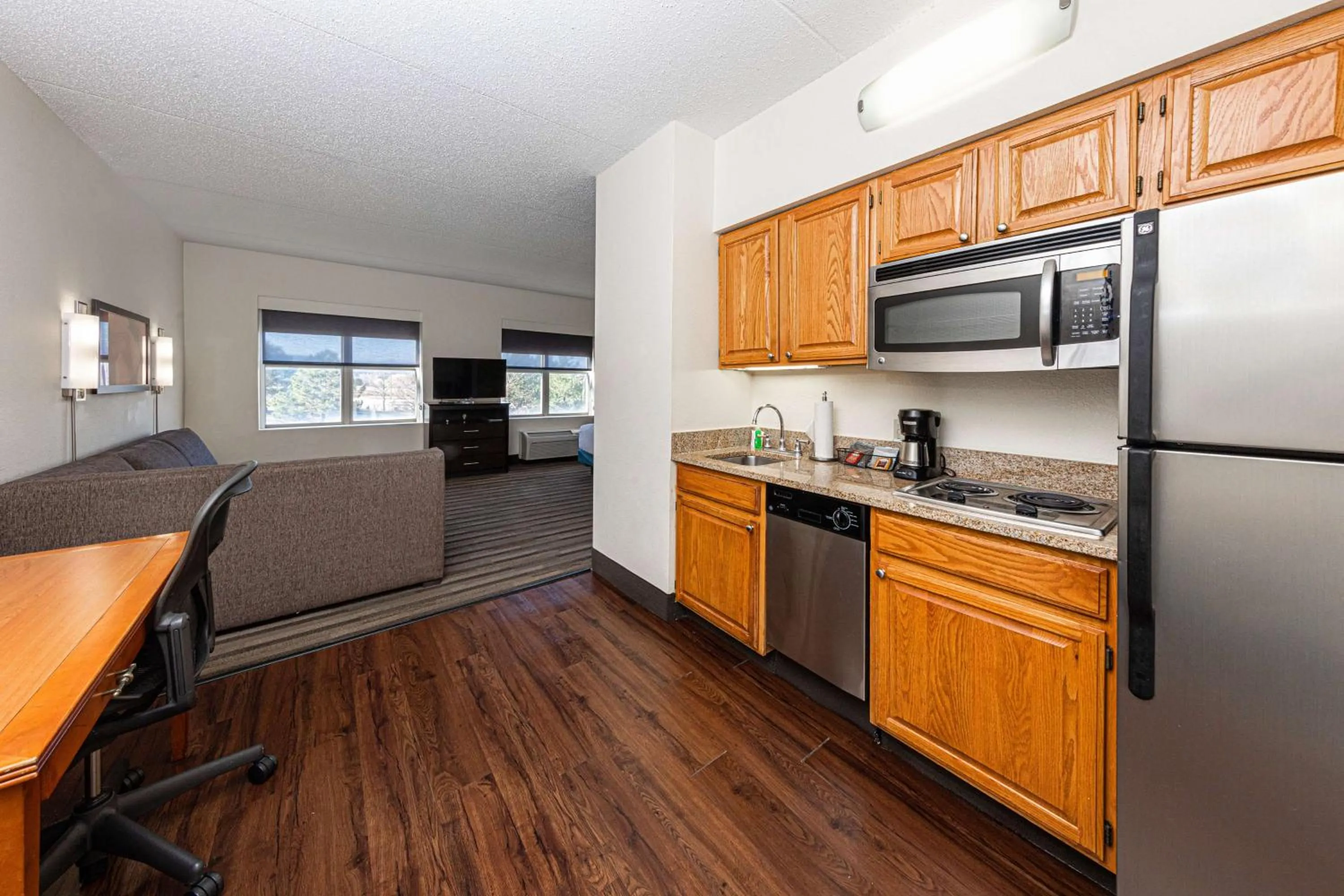 Photo of the whole room in Hyatt House Chicago Schaumburg