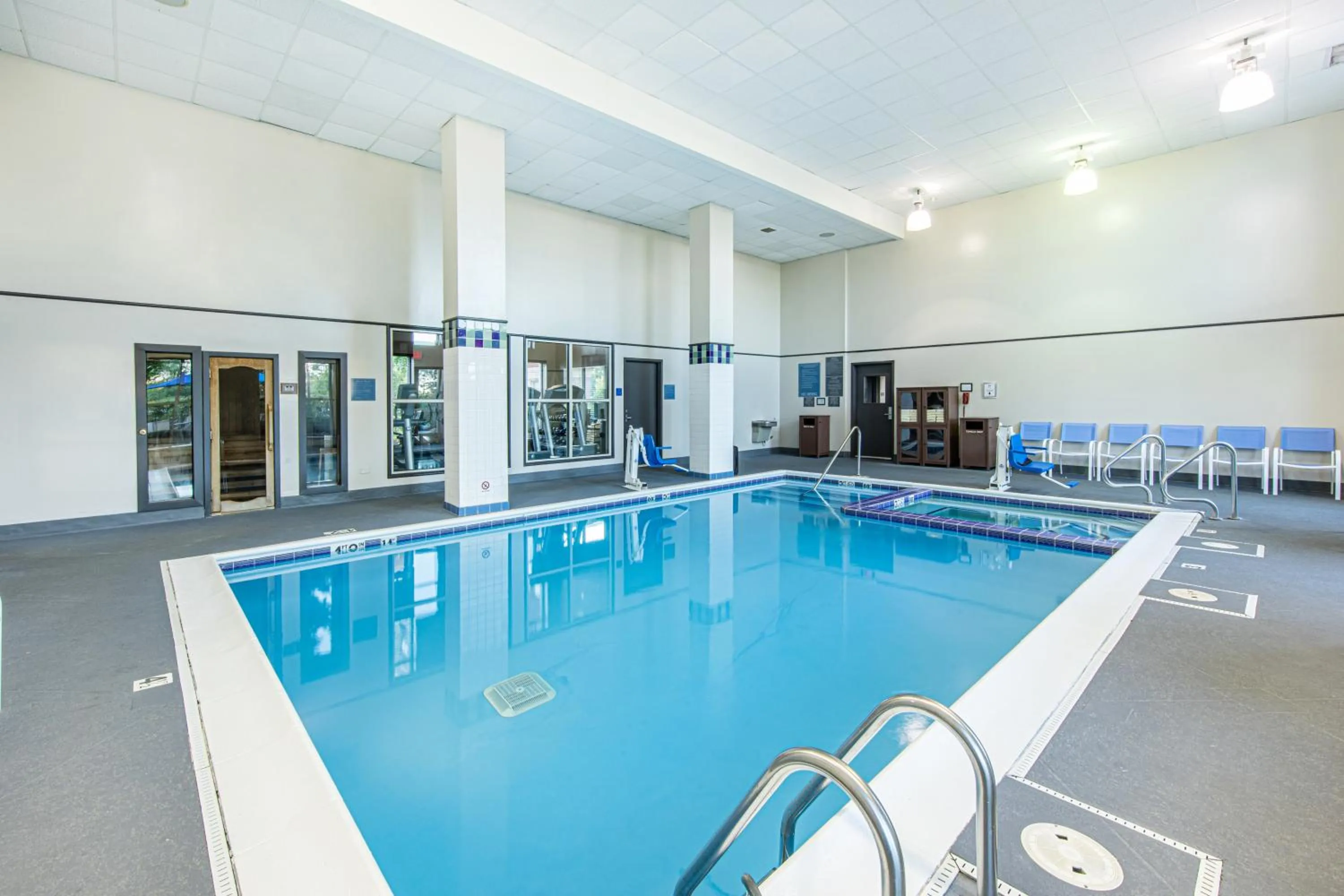 Swimming pool in Hyatt House Chicago Schaumburg