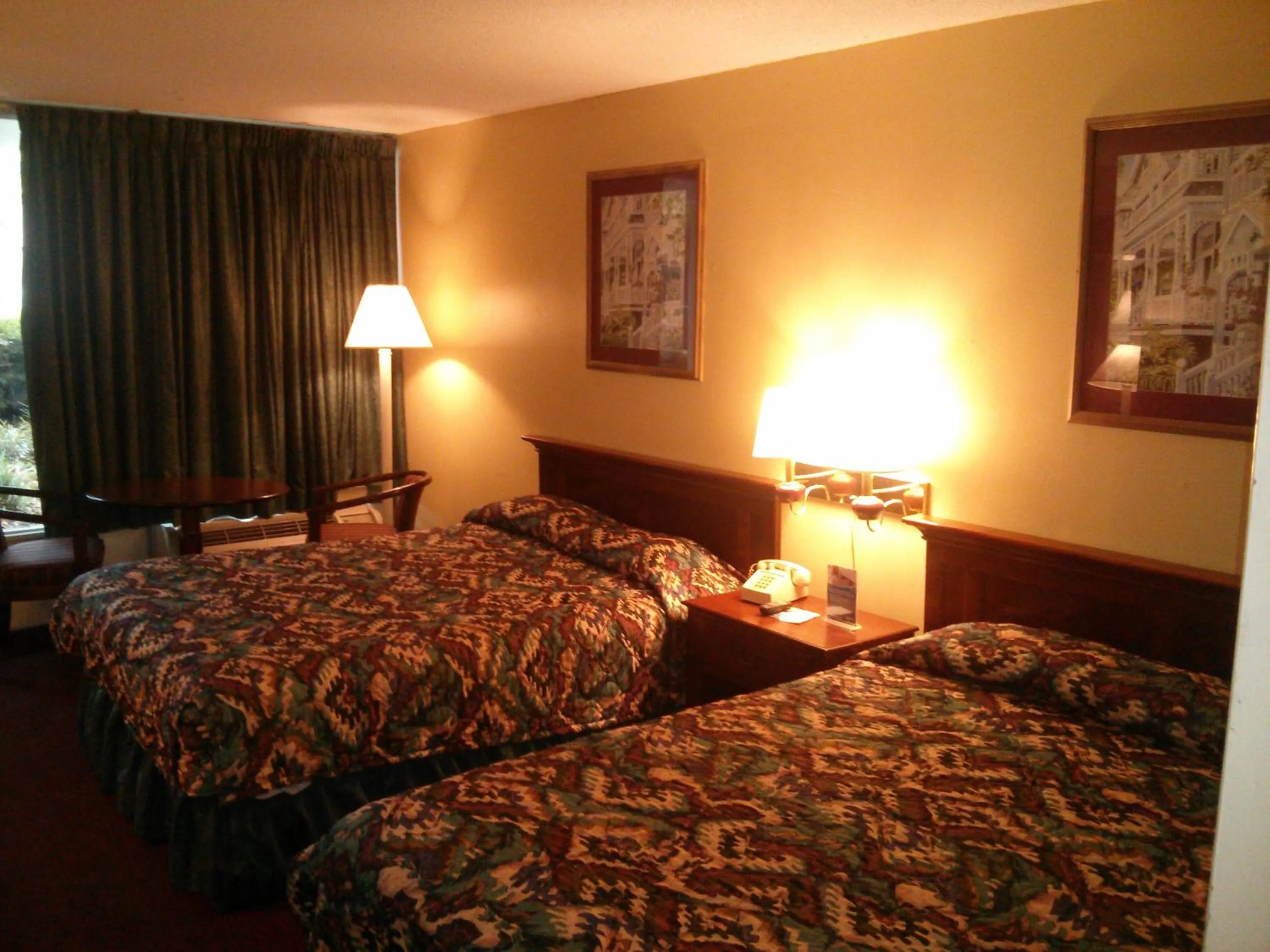 Photo of the whole room, Bed in Motel 6-Florence, SC