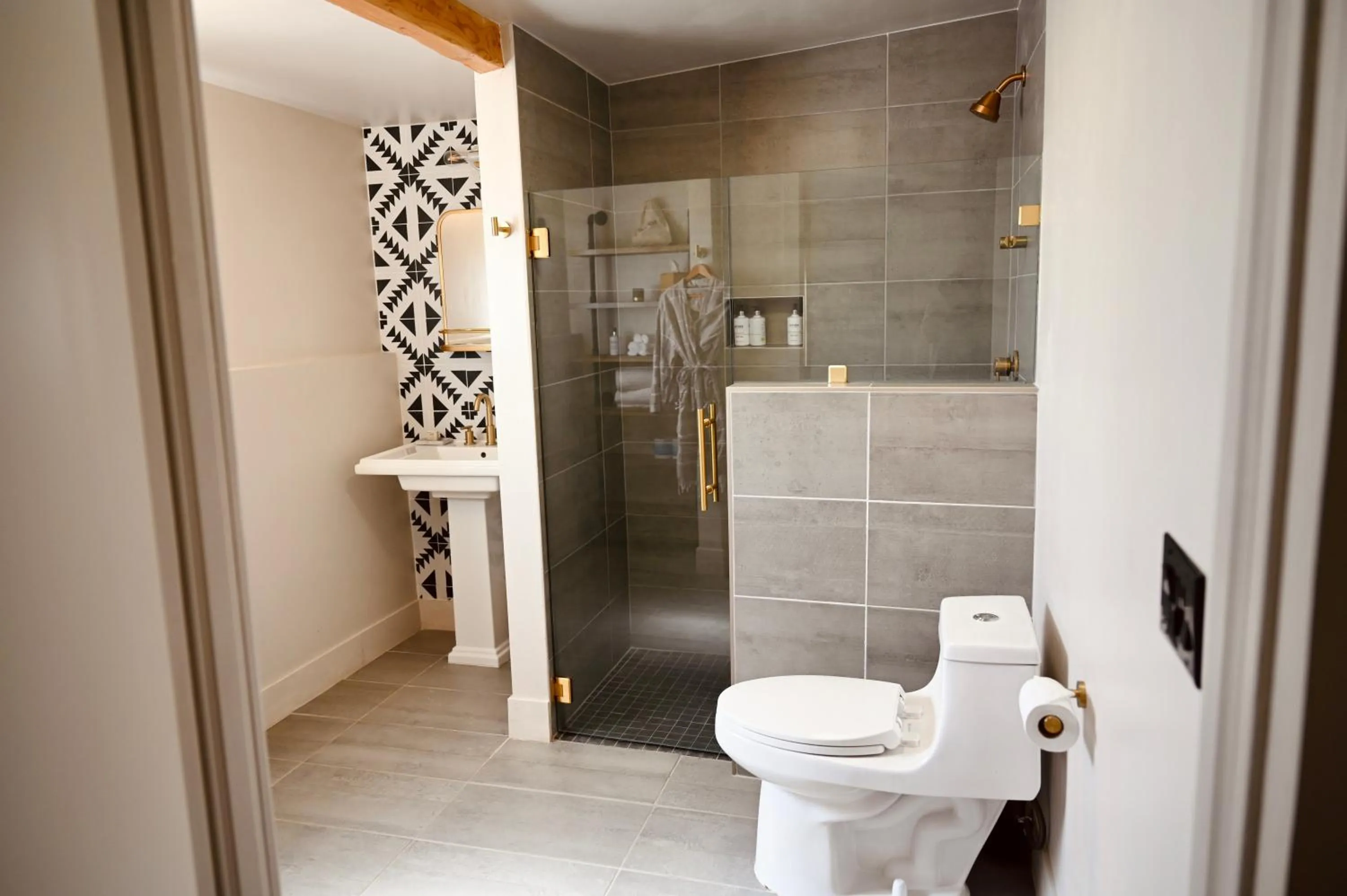 Shower in Miracle Manor Boutique Hotel & Spa