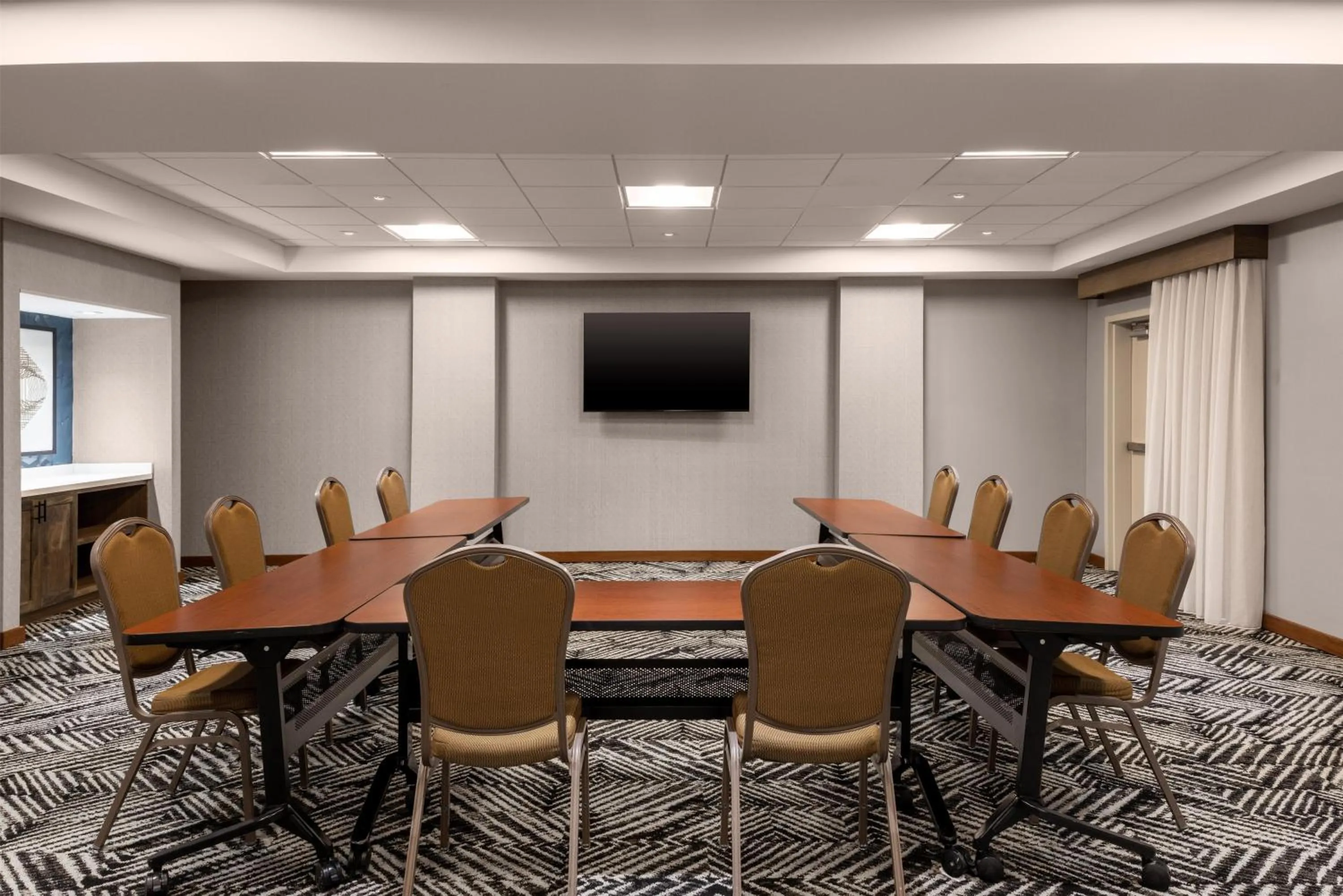 Meeting/conference room in Hyatt Place Sterling Dulles Airport North