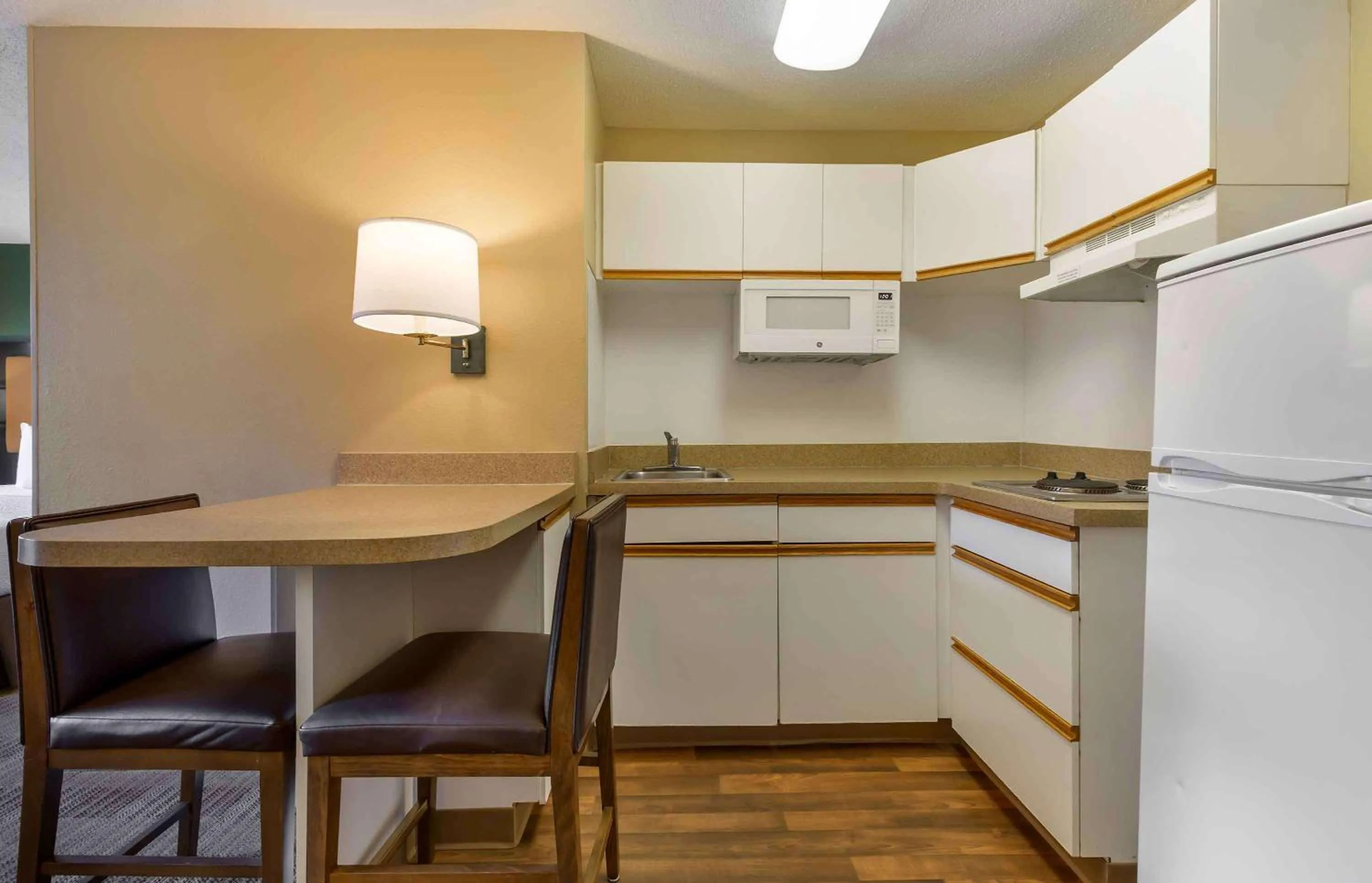 Kitchen or kitchenette in Extended Stay America Suites - Washington, DC - Rockville