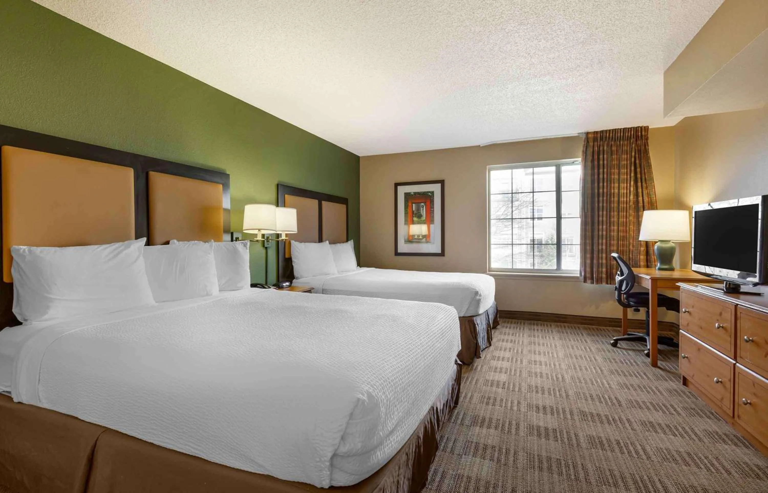 Bedroom, Bed in Extended Stay America Suites - Washington, DC - Rockville