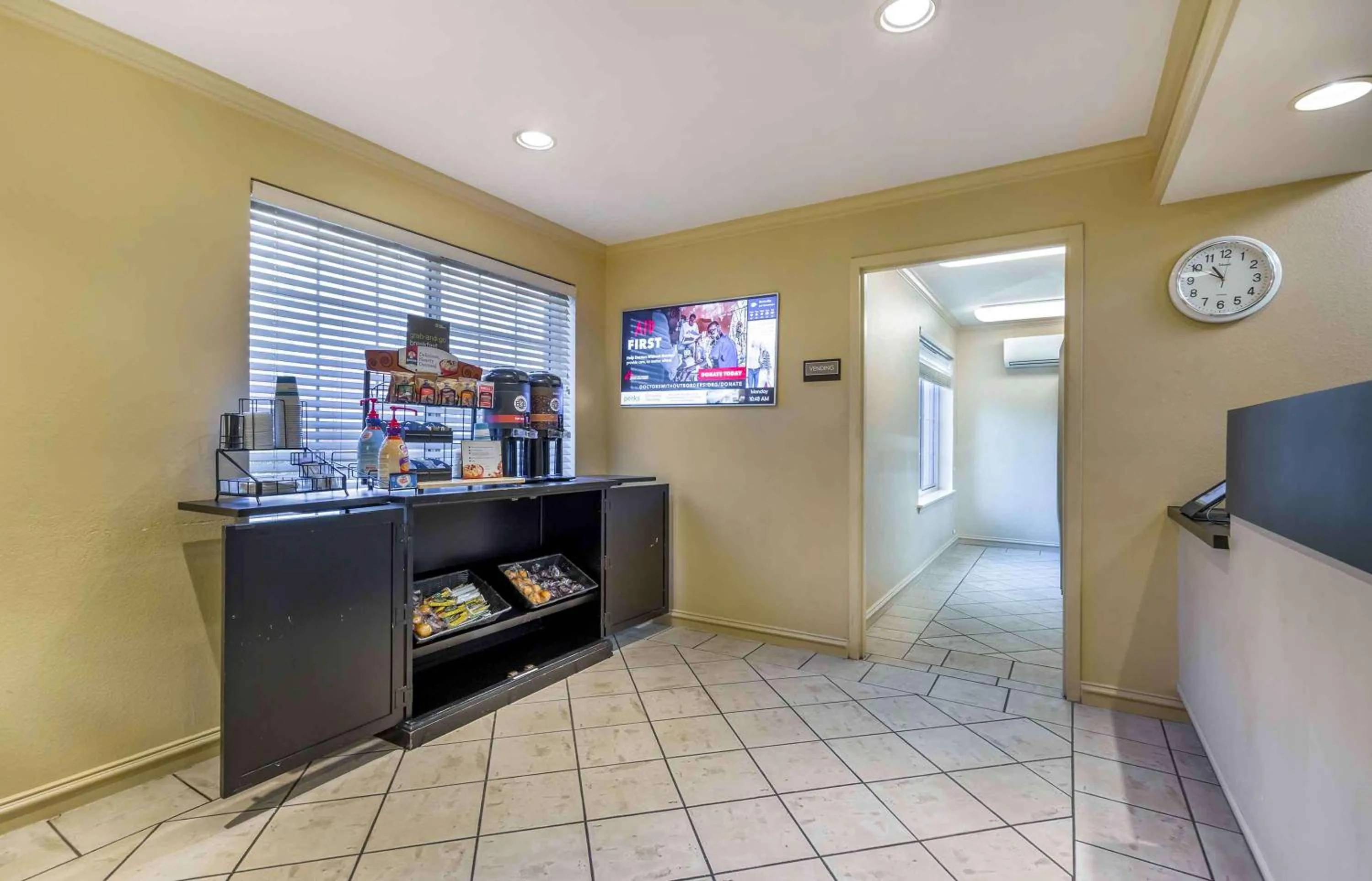 Breakfast in Extended Stay America Suites - Washington, DC - Rockville