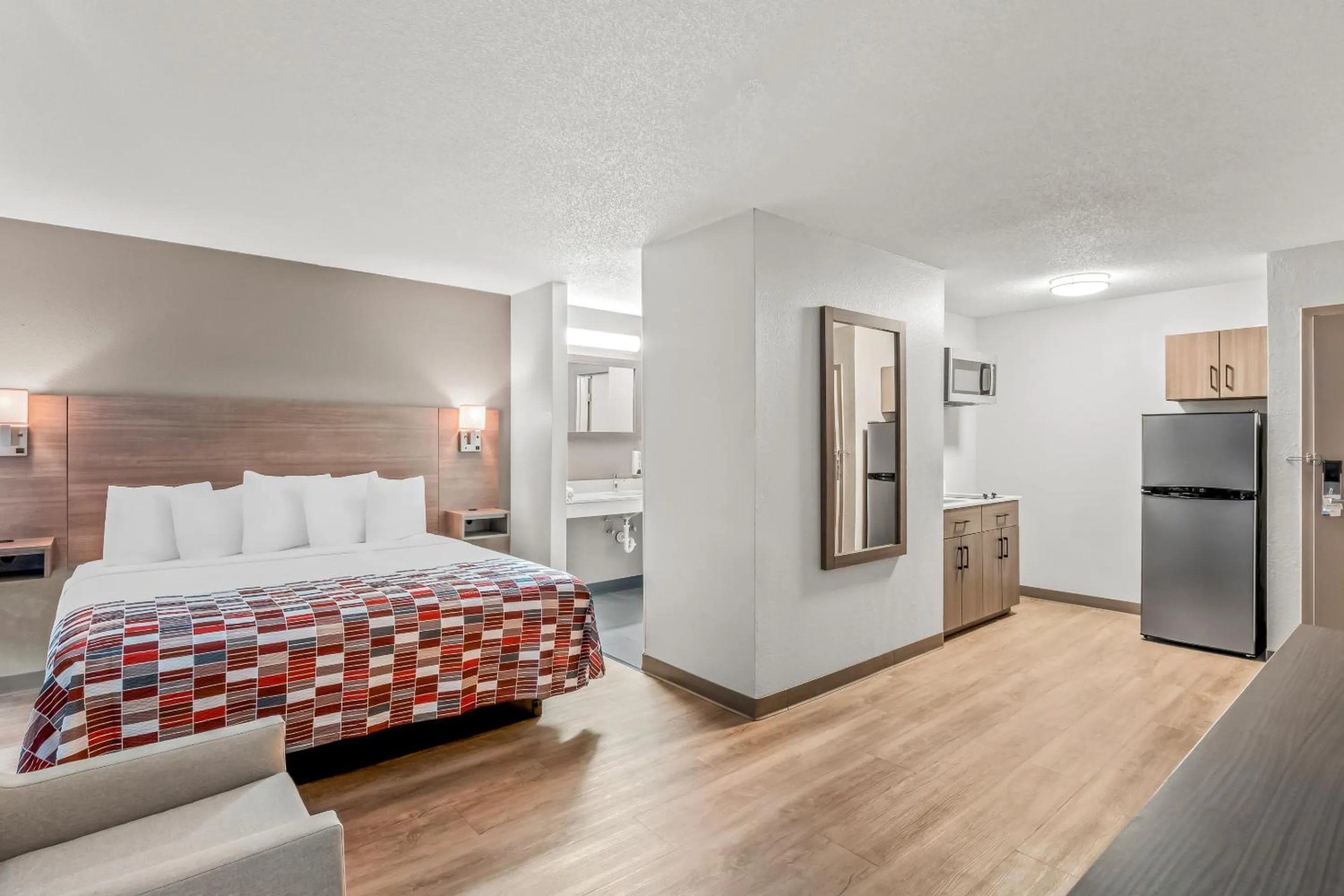 Bedroom, Bed in Red Roof Inn Southfield