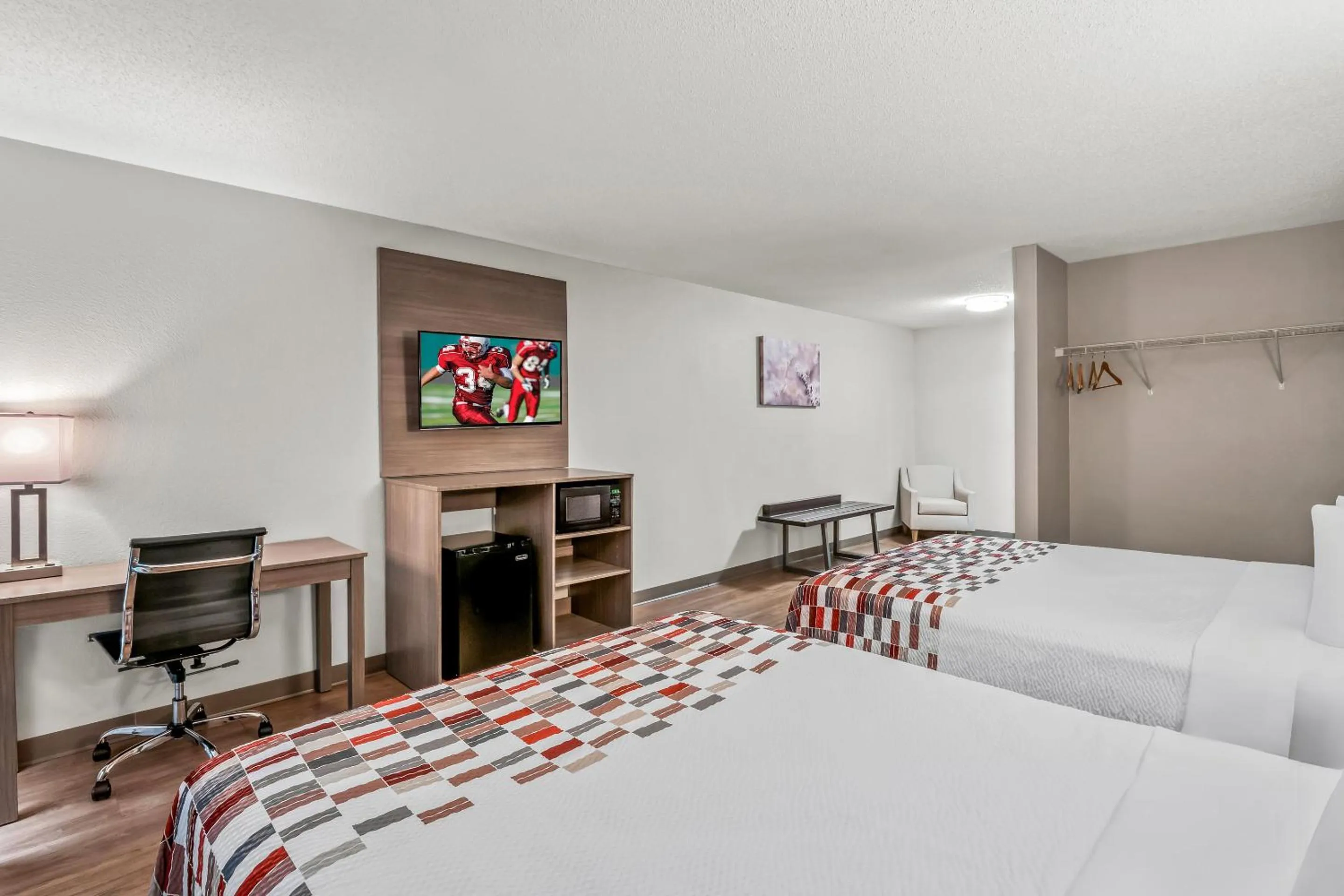 Bedroom, Bed in Red Roof Inn Southfield