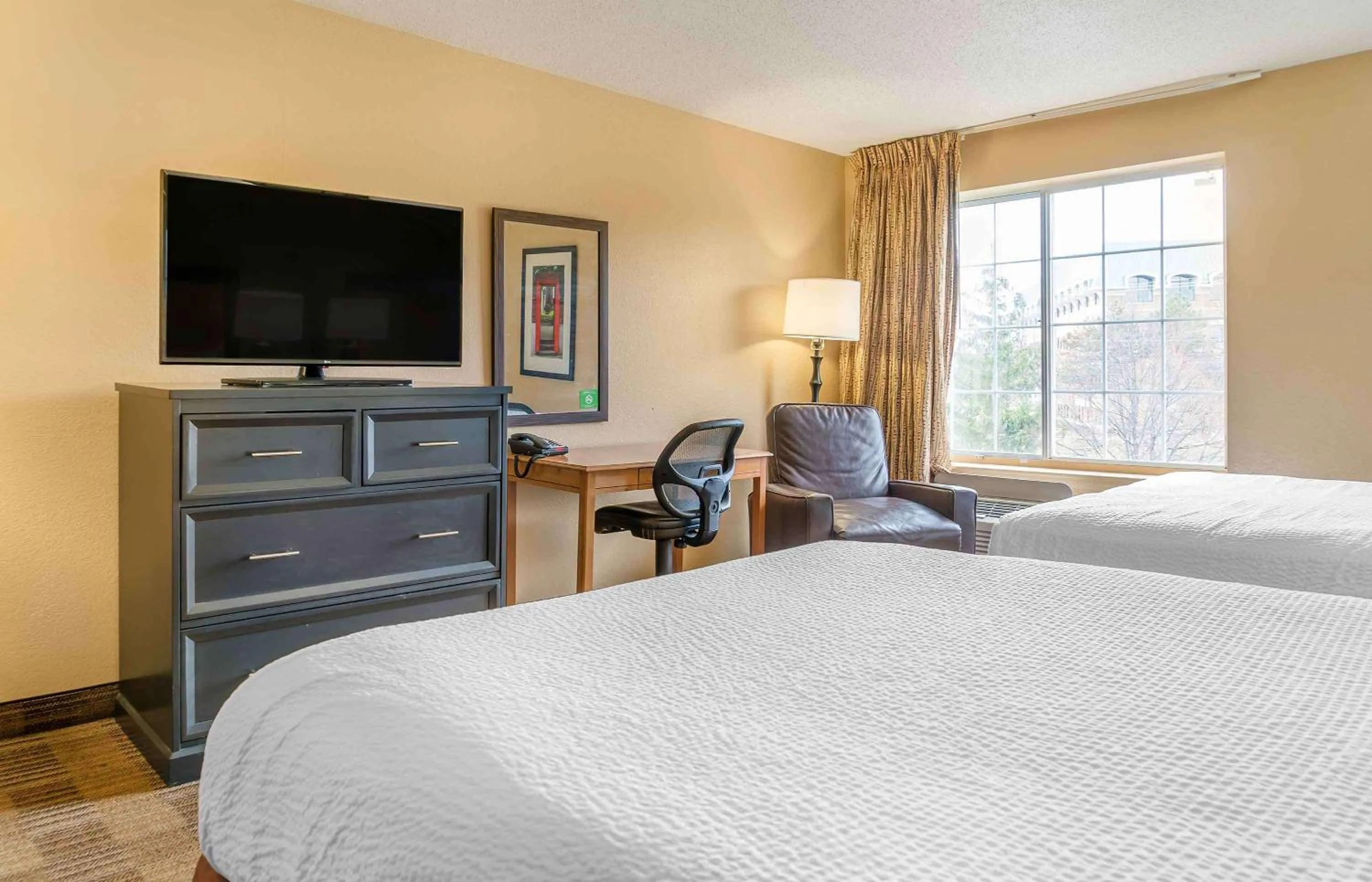 Bedroom, Bed in Auburn Hills Extended Stay Inn