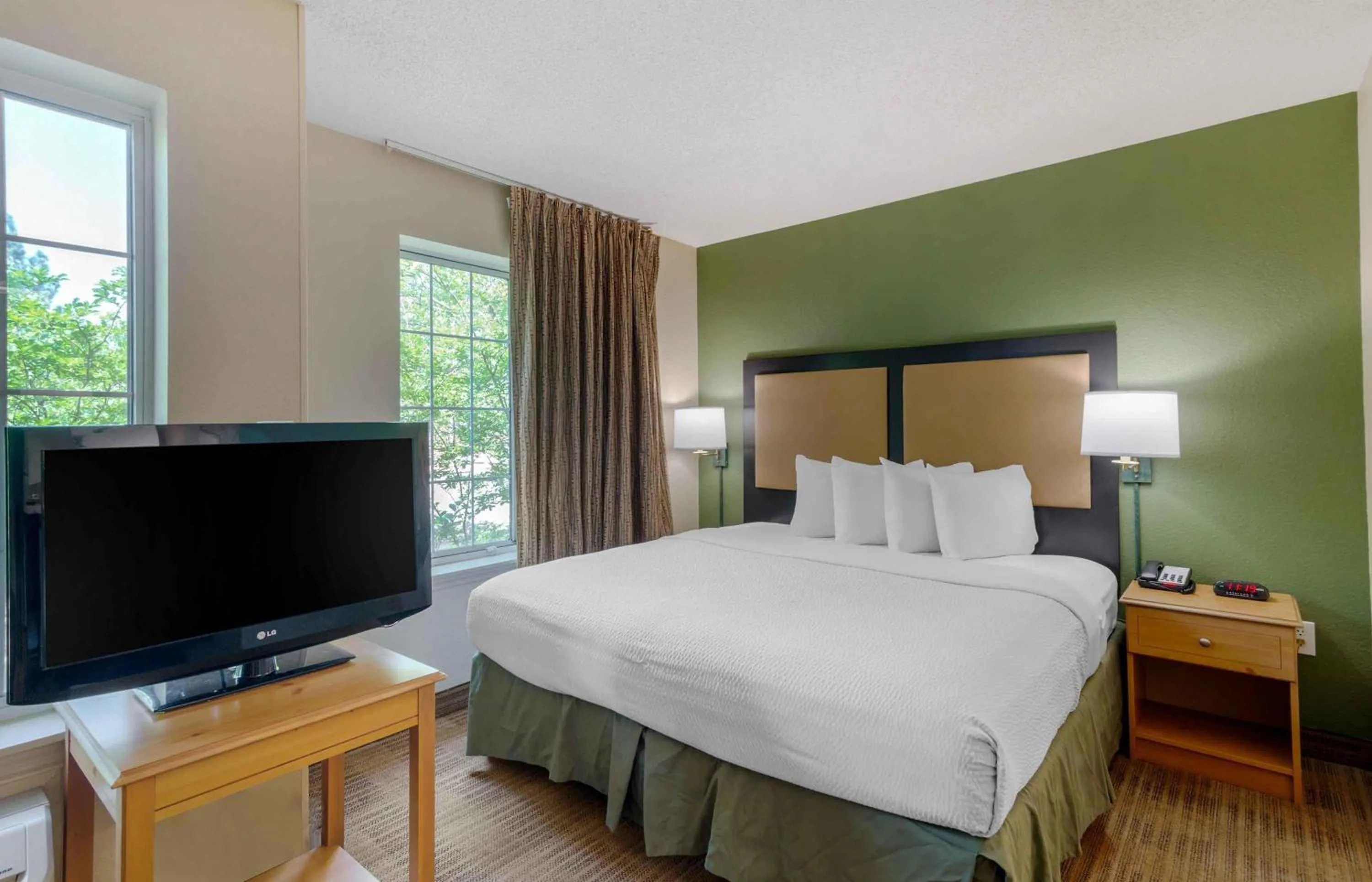 Bedroom, Bed in Extended Stay America Suites - Orange County - Cypress