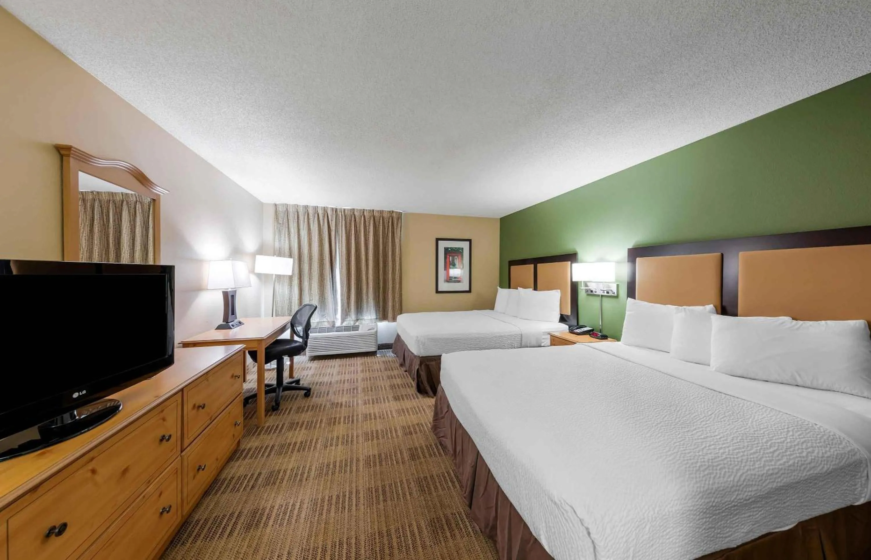Bedroom, Bed in Extended Stay America Suites - Orange County - Cypress