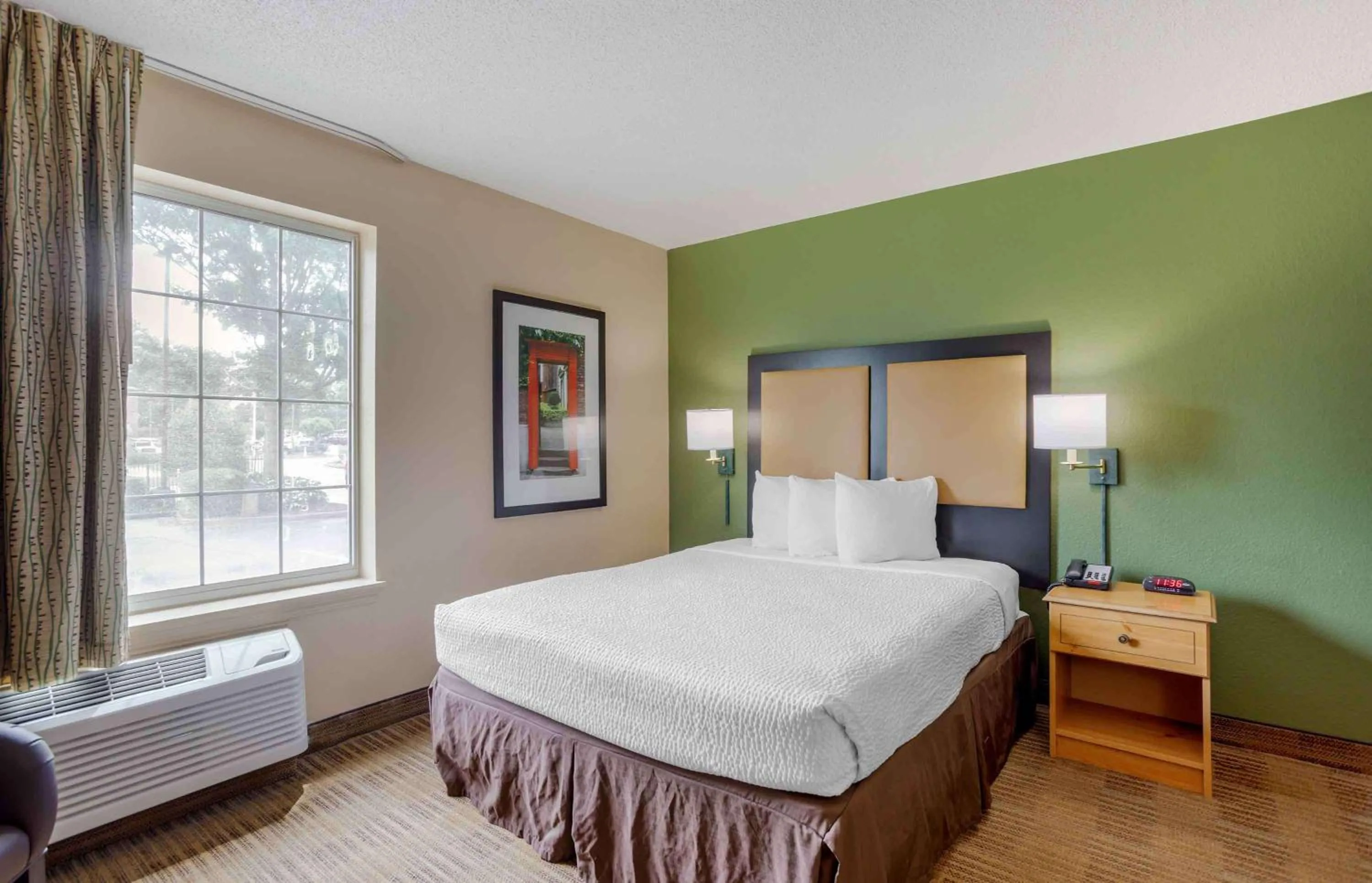 Bedroom, Bed in Extended Stay America Suites - Memphis - Germantown
