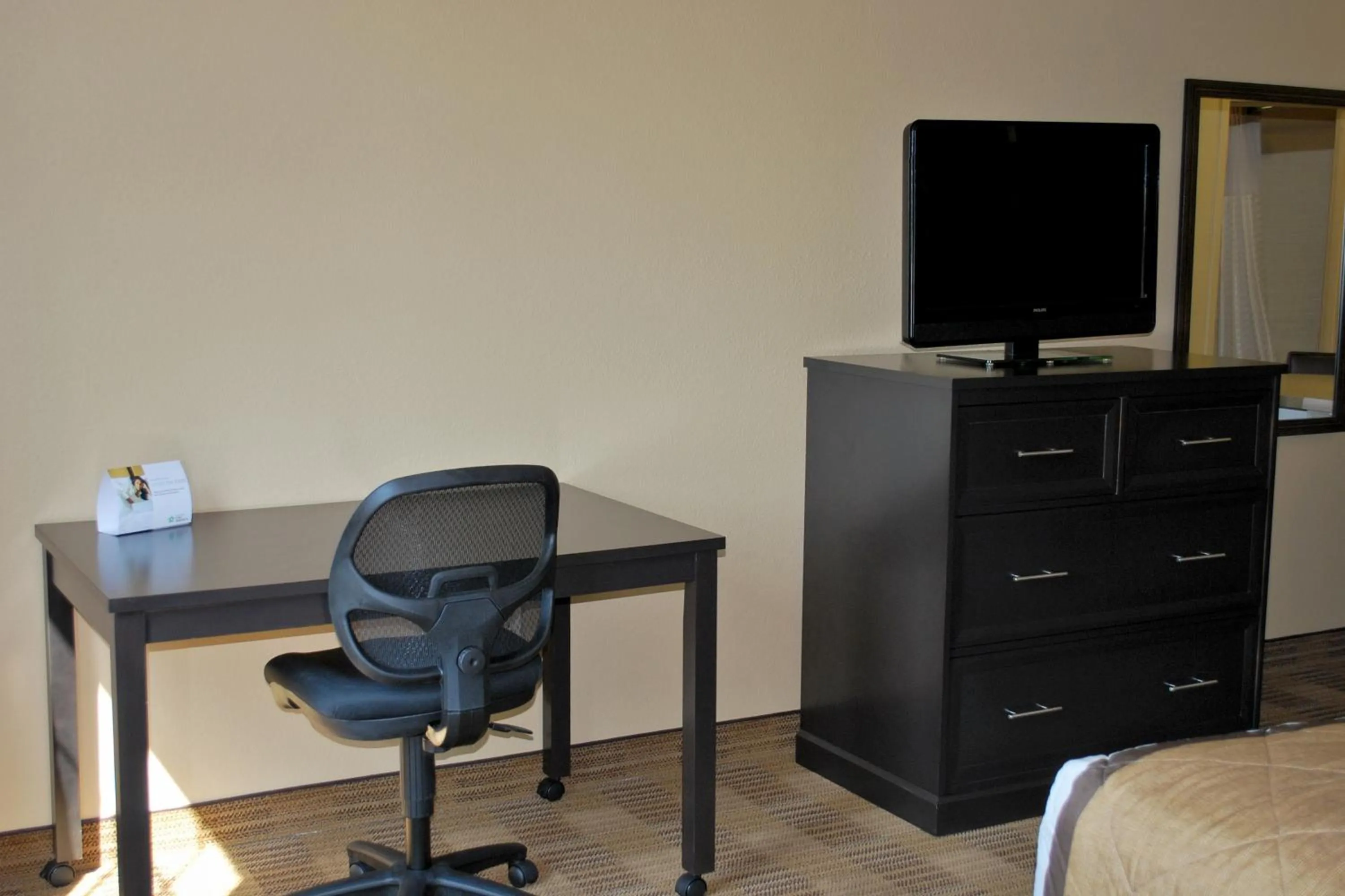 TV and multimedia in Extended Stay America Suites - Memphis - Germantown