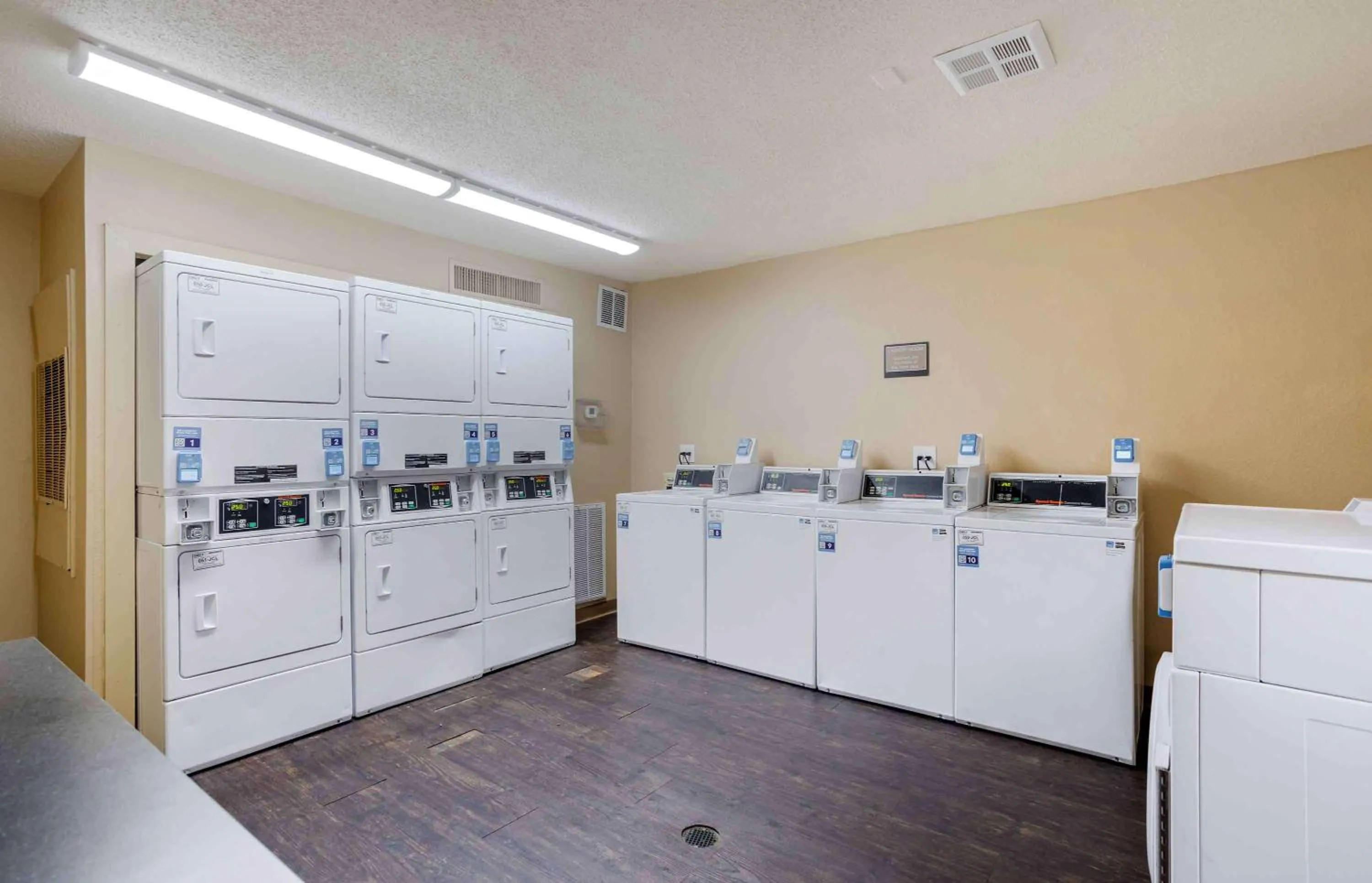 Property building in Extended Stay America Suites - Memphis - Germantown