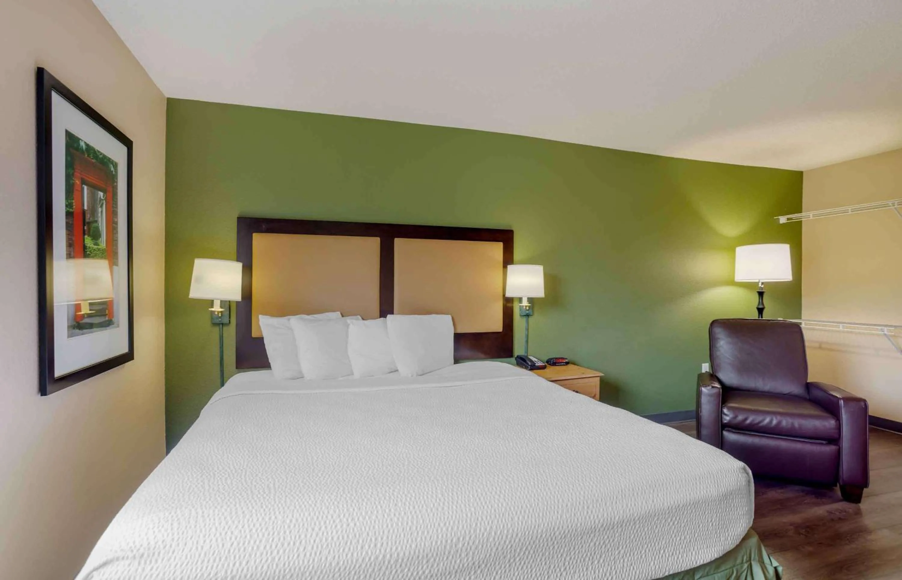 Bedroom, Bed in Extended Stay America Suites - Memphis - Germantown