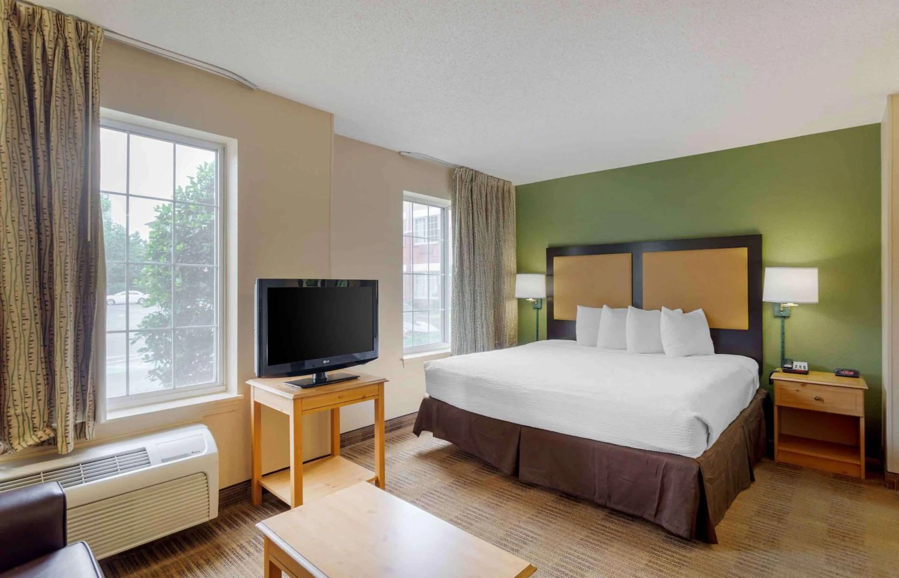 Bedroom, Bed in Extended Stay America Suites - Memphis - Germantown
