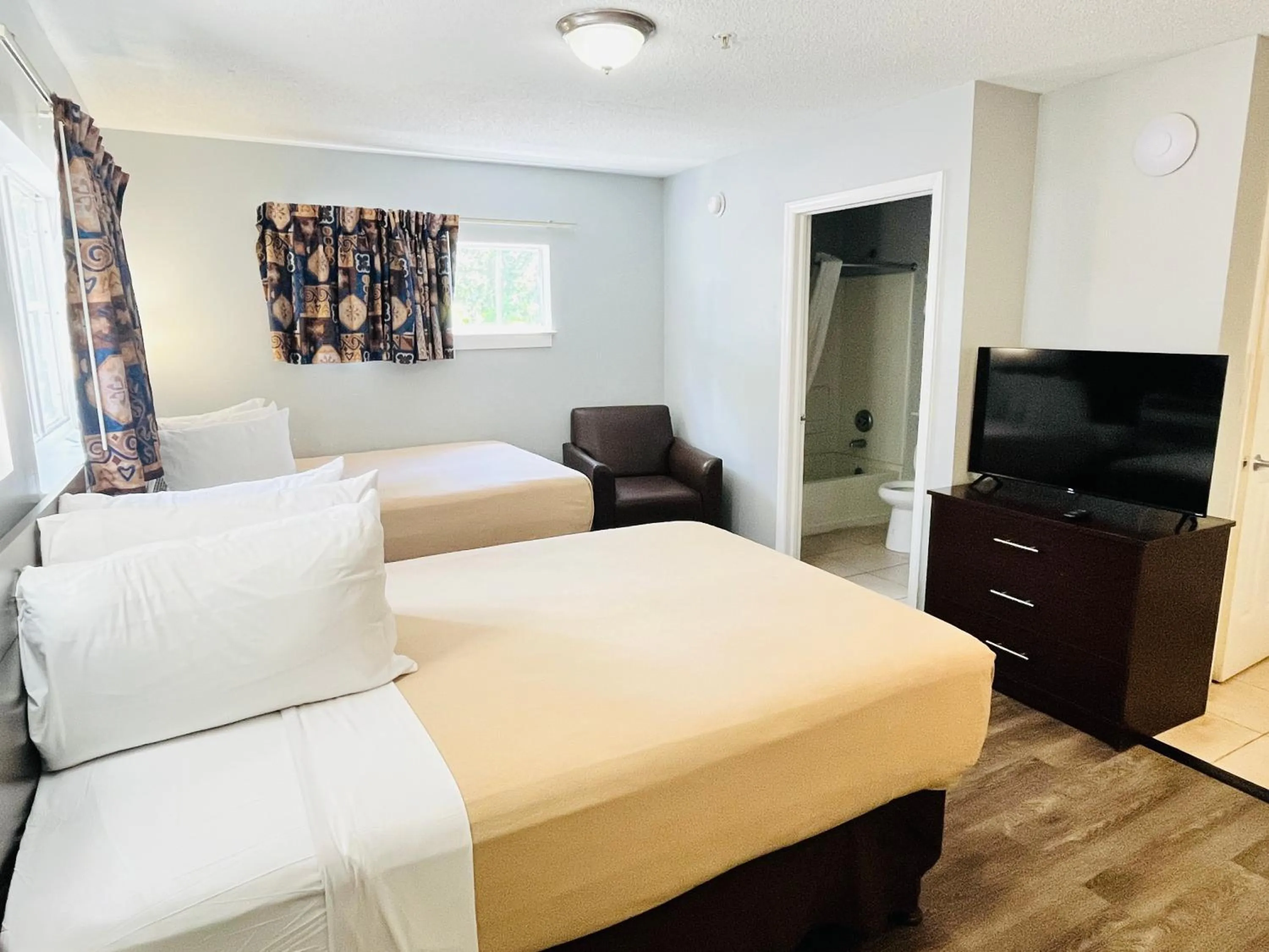 Bed in Tampa Bay Extended Stay - Airport