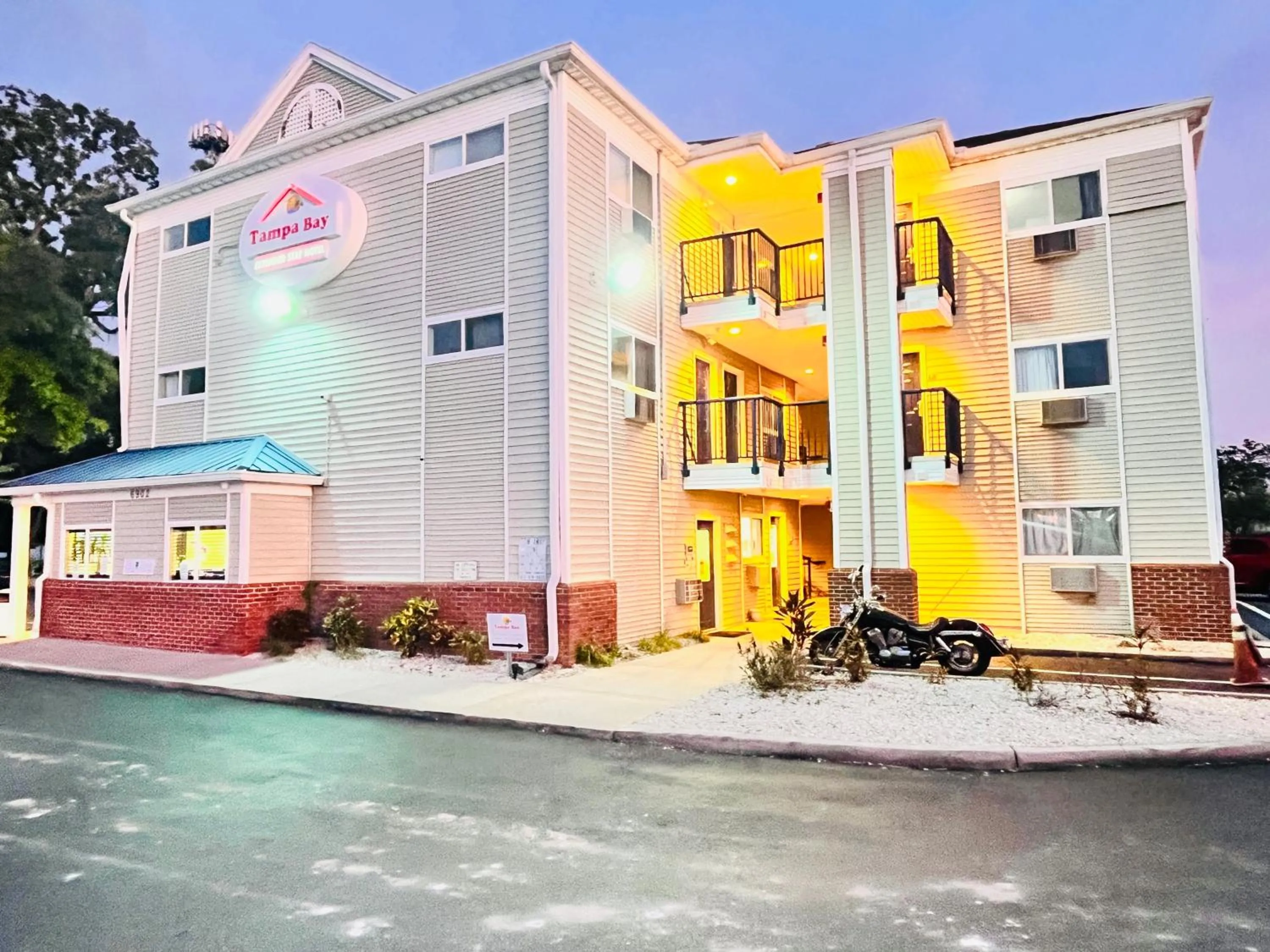 Property building in Tampa Bay Extended Stay - Airport