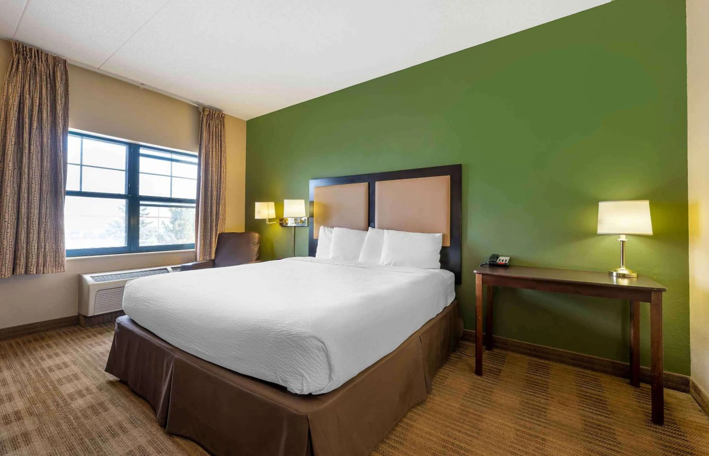 Bedroom, Bed in Extended Stay America Suites - Chicago - Midway