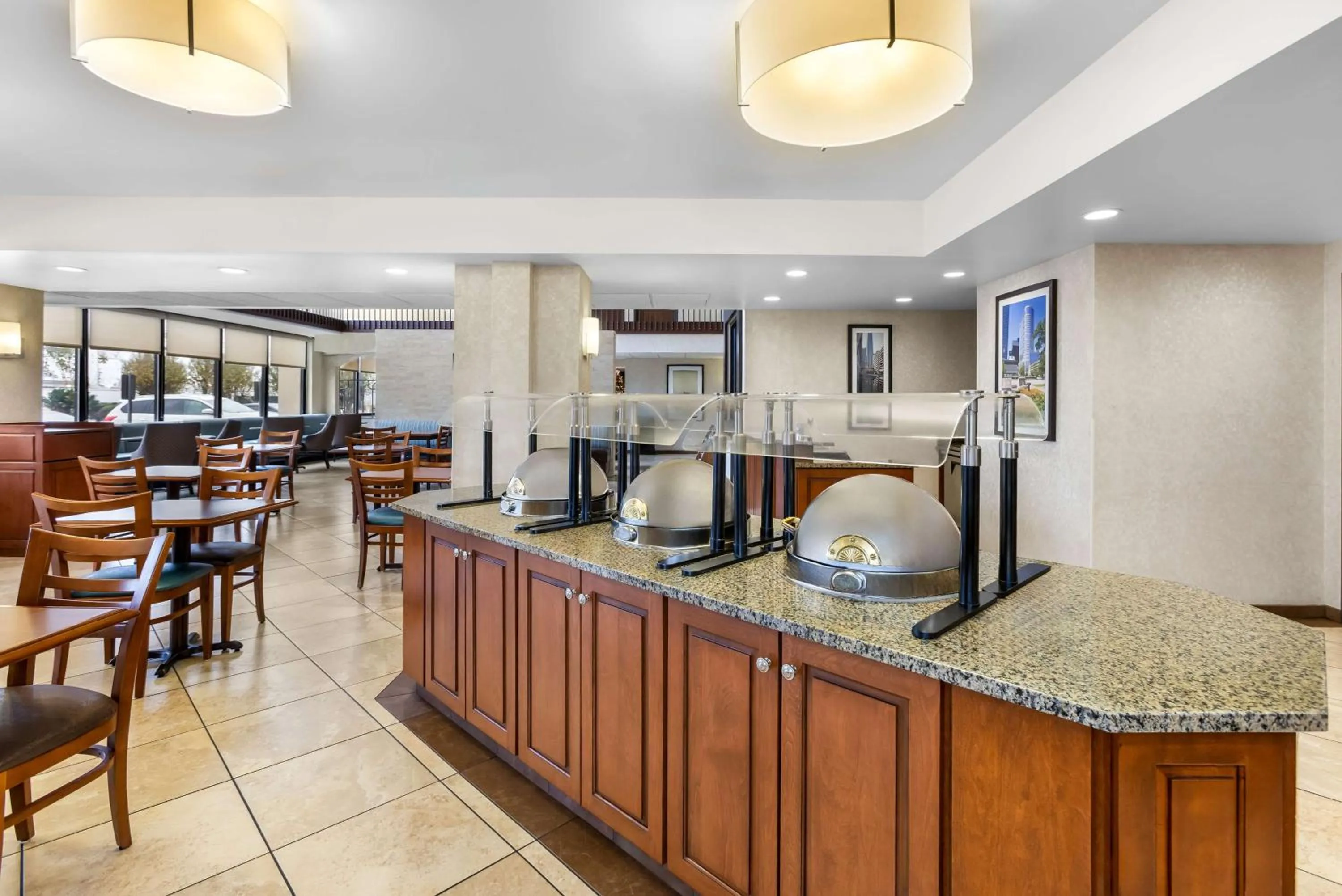 Restaurant/places to eat in Sonesta Essential Houston Hobby Airport