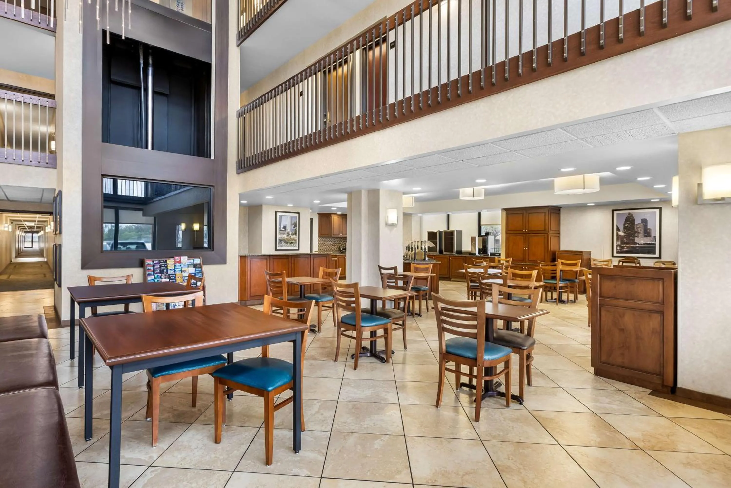 Restaurant/places to eat in Sonesta Essential Houston Hobby Airport