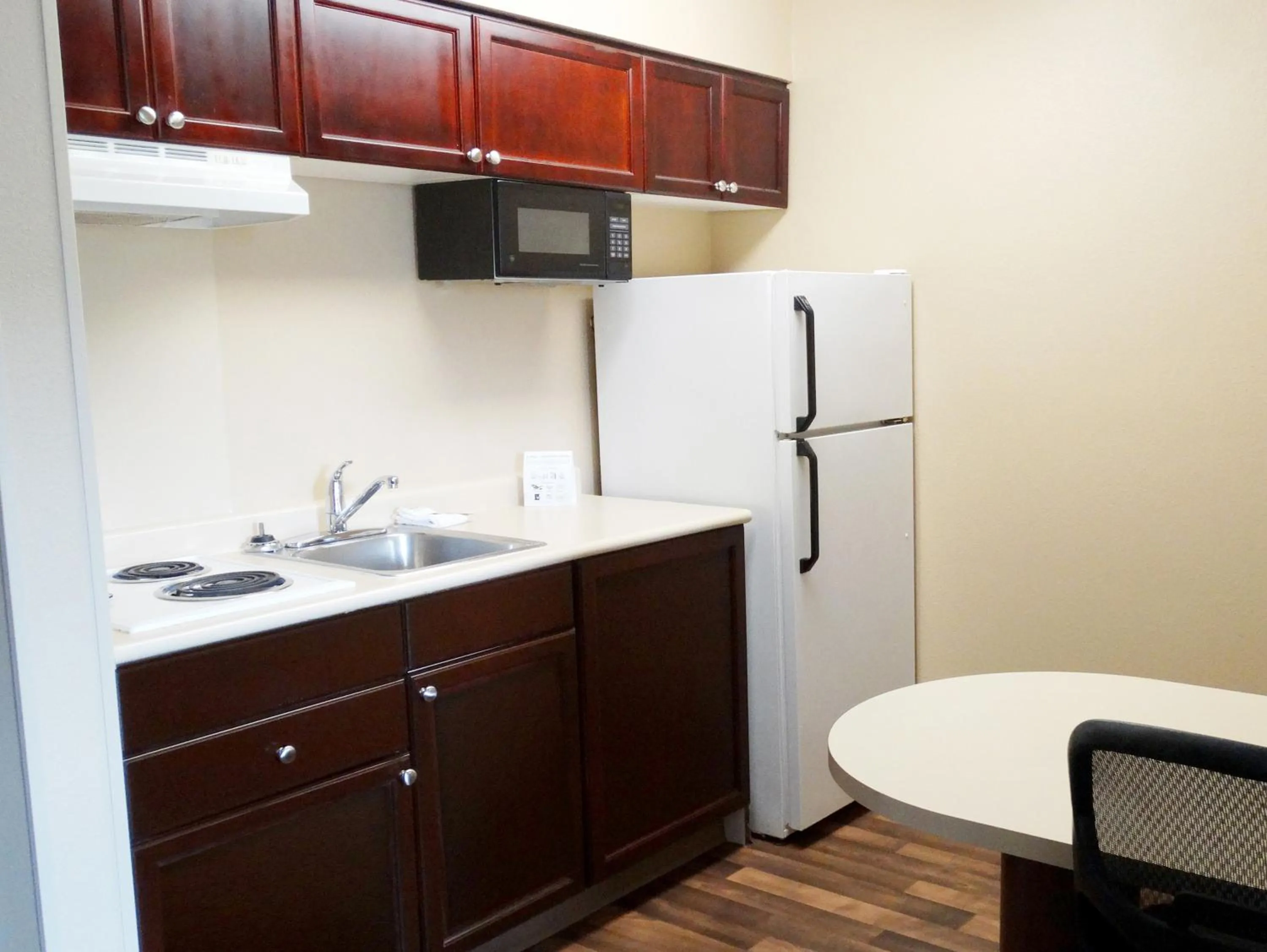 Kitchen or kitchenette, Kitchen/Kitchenette in Extended Stay America Suites - Dallas - Vantage Point Dr