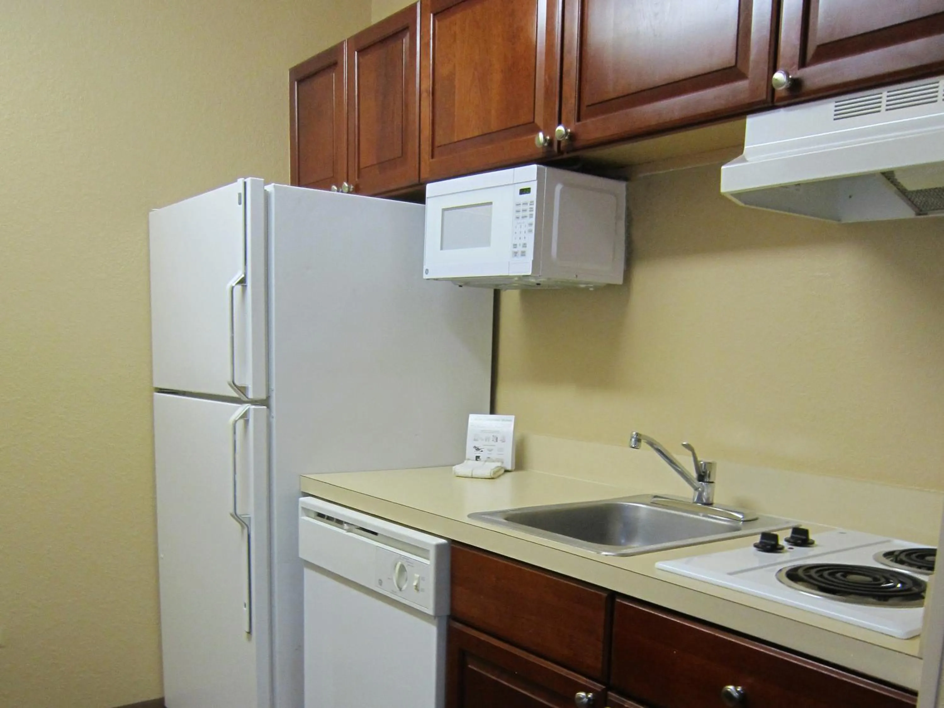 Kitchen or kitchenette, Kitchen/Kitchenette in Extended Stay America Suites - Dallas - Vantage Point Dr