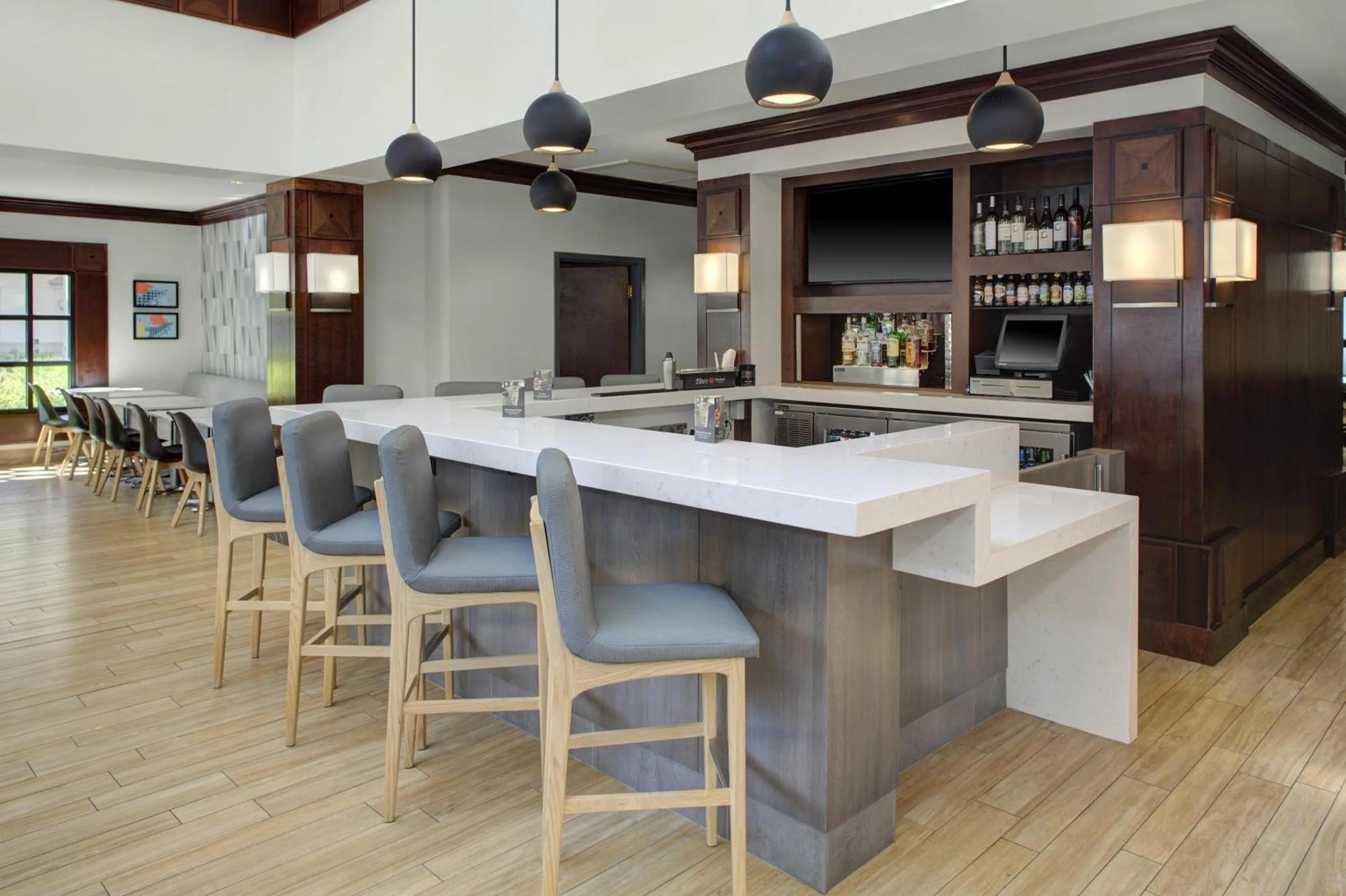 Lounge or bar in Hyatt House Parsippany Whippany