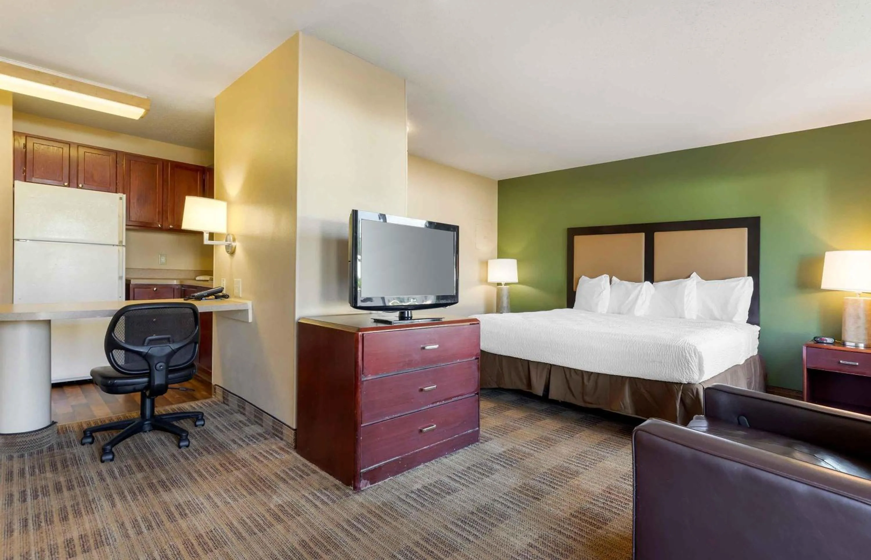 Bedroom, Bed in Extended Stay America Suites - Denver - Aurora North