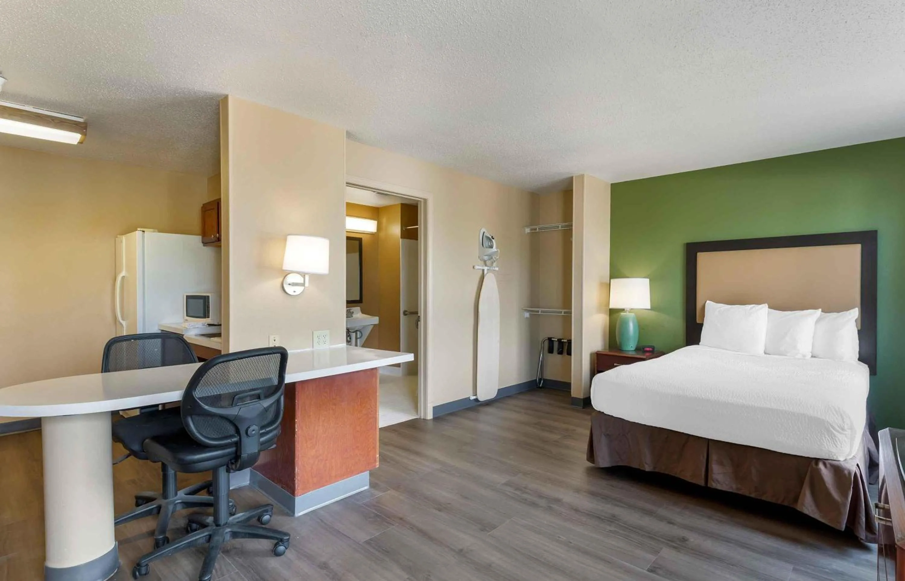 Bedroom, Bed in Extended Stay America Suites - Denver - Aurora North