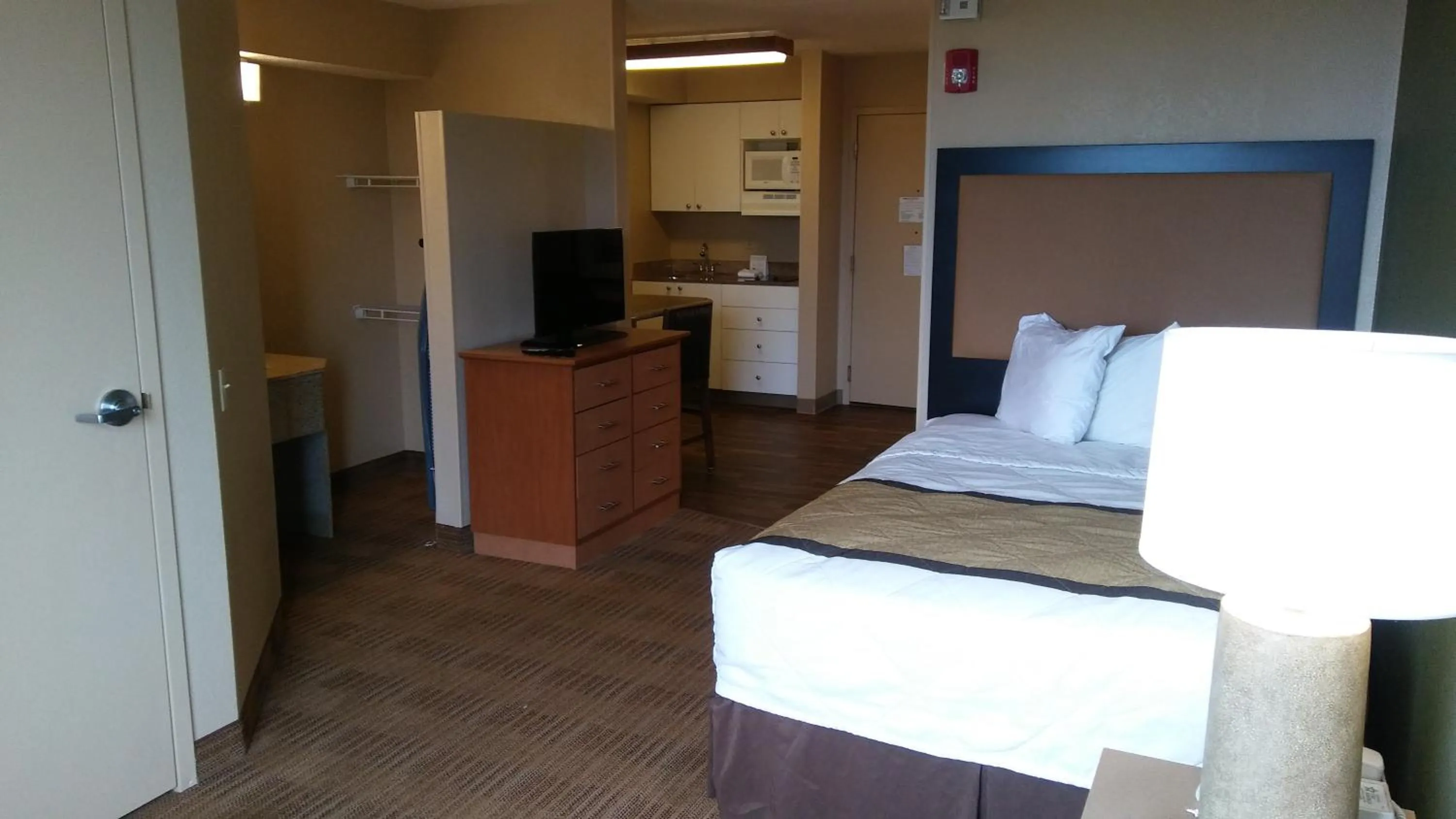 Bed in Extended Stay America Suites - Denver - Aurora North