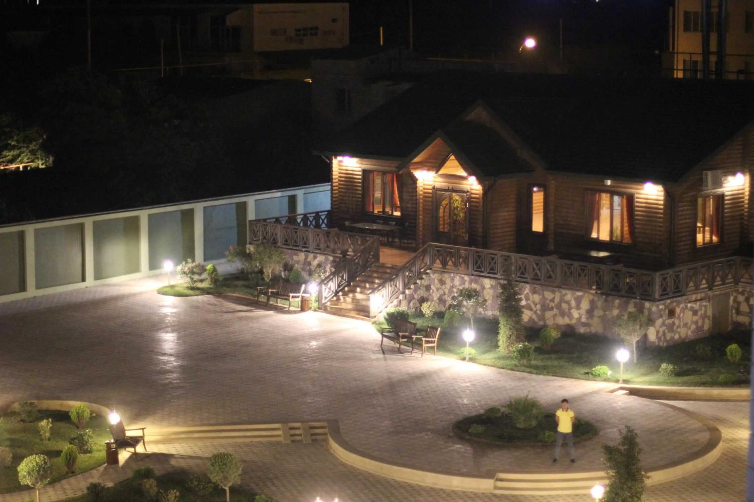 Restaurant/places to eat in Khazar Inji Hotel