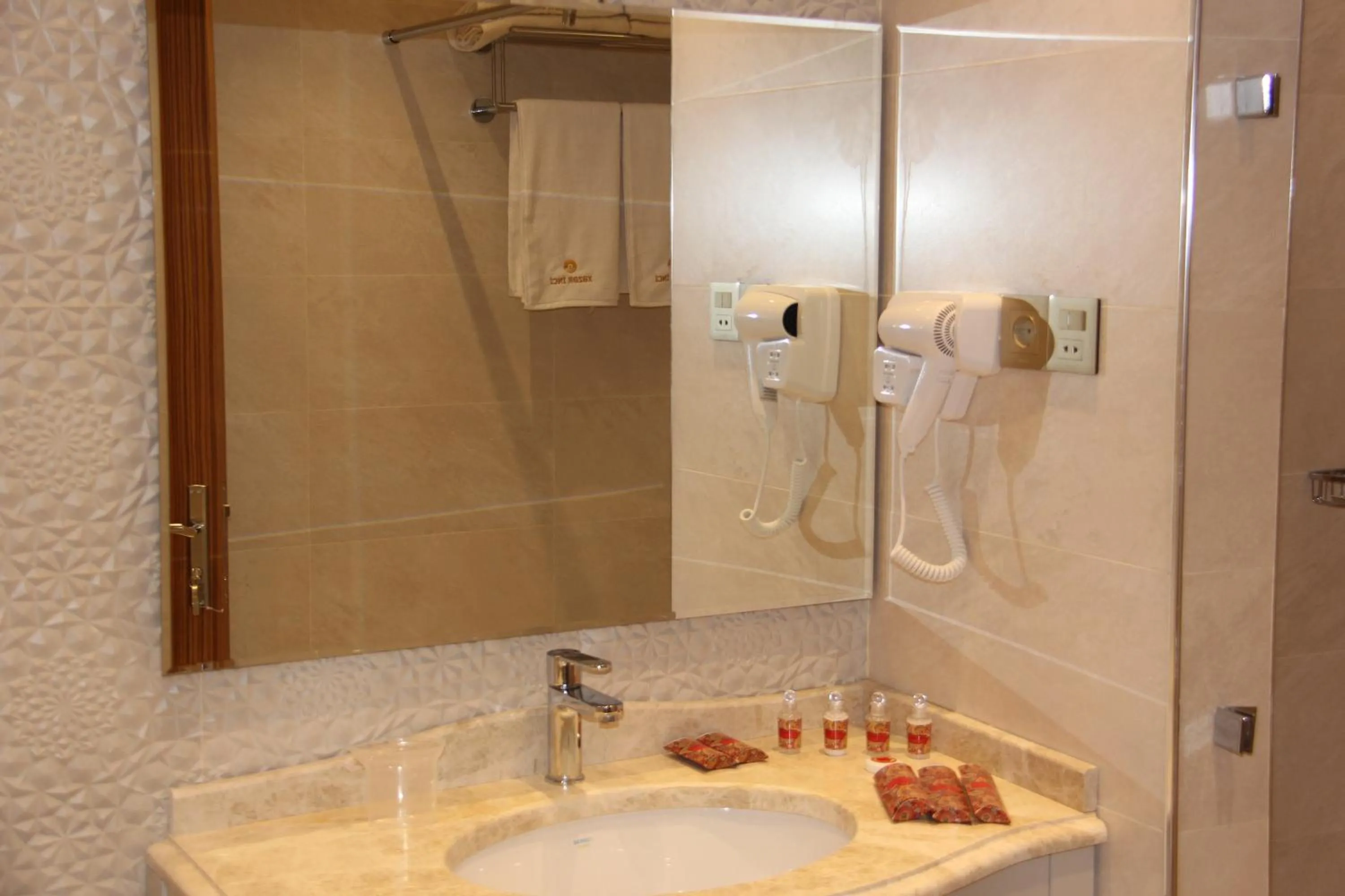 Bathroom in Khazar Inji Hotel