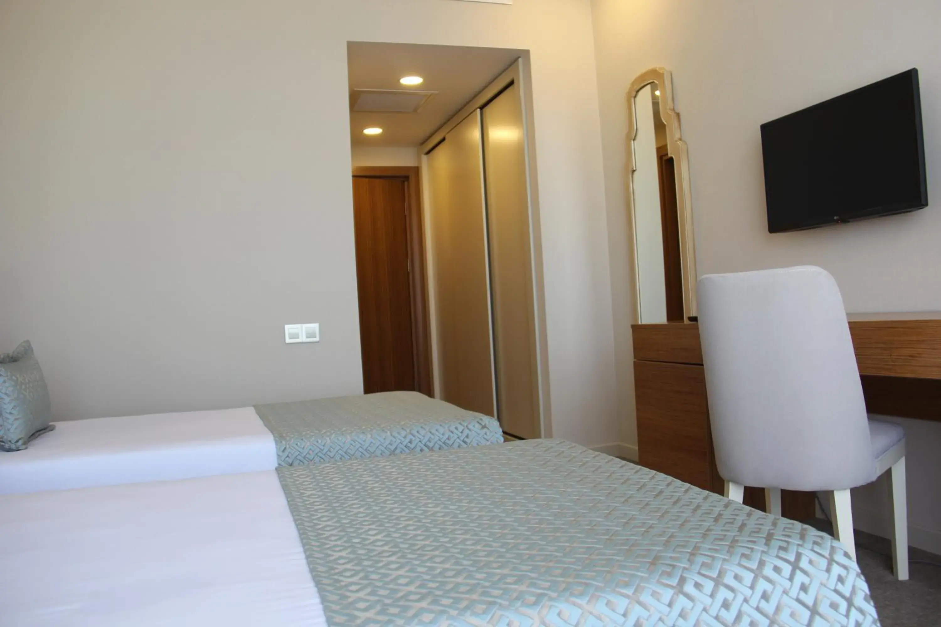 Twin Room with Garden View in Khazar Inji Hotel Twin Room with Garden View in Khazar Inji Hotel