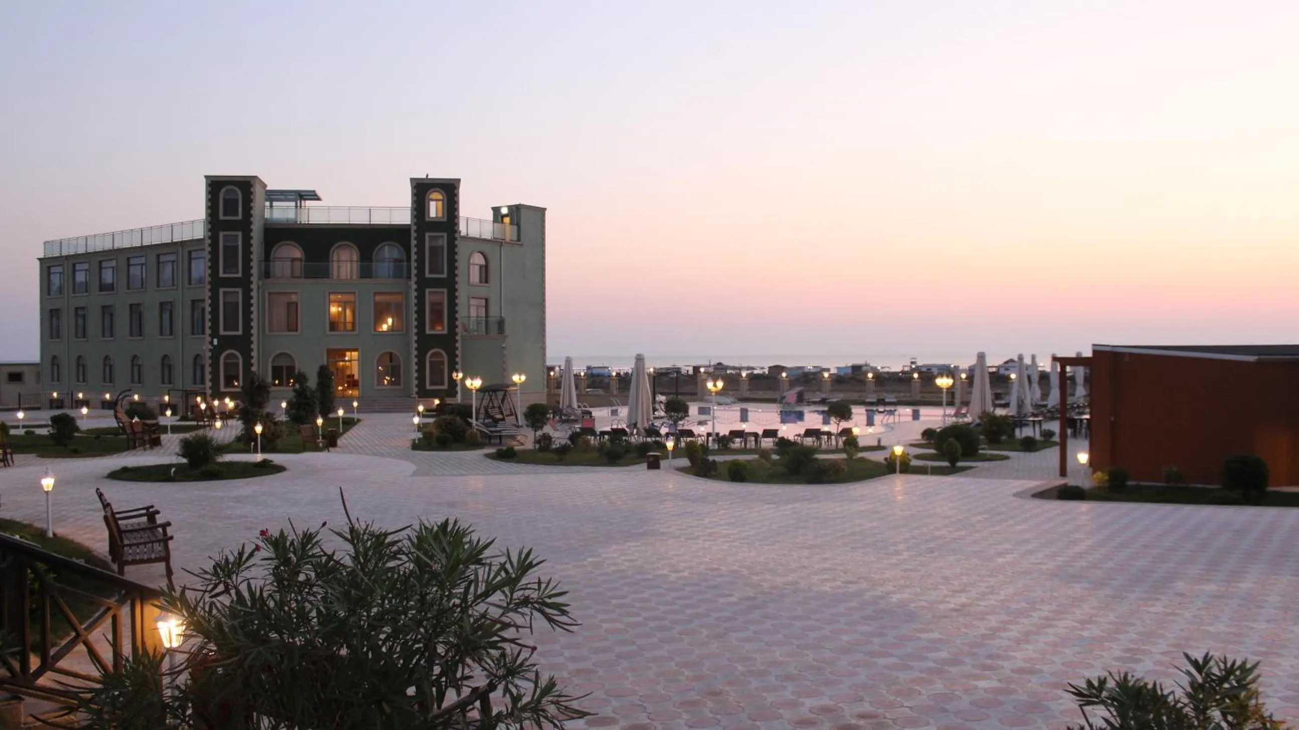 Facade/entrance in Khazar Inji Hotel