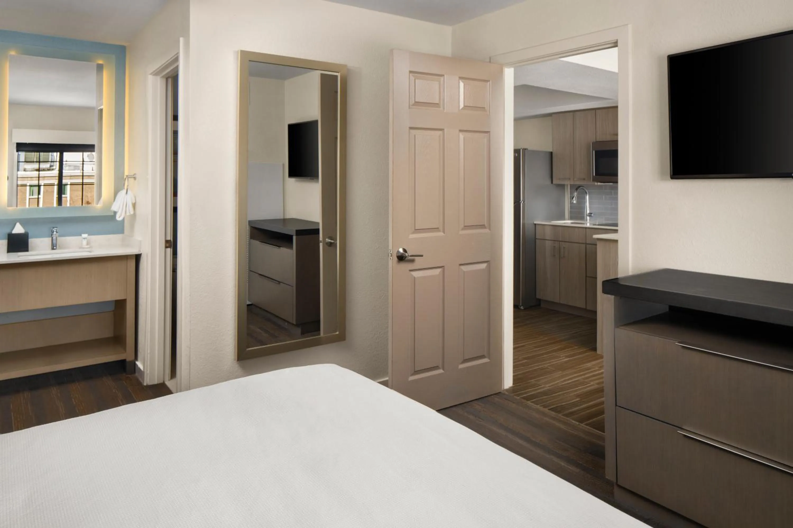 Bedroom, Bed in Hyatt House Boston Waltham