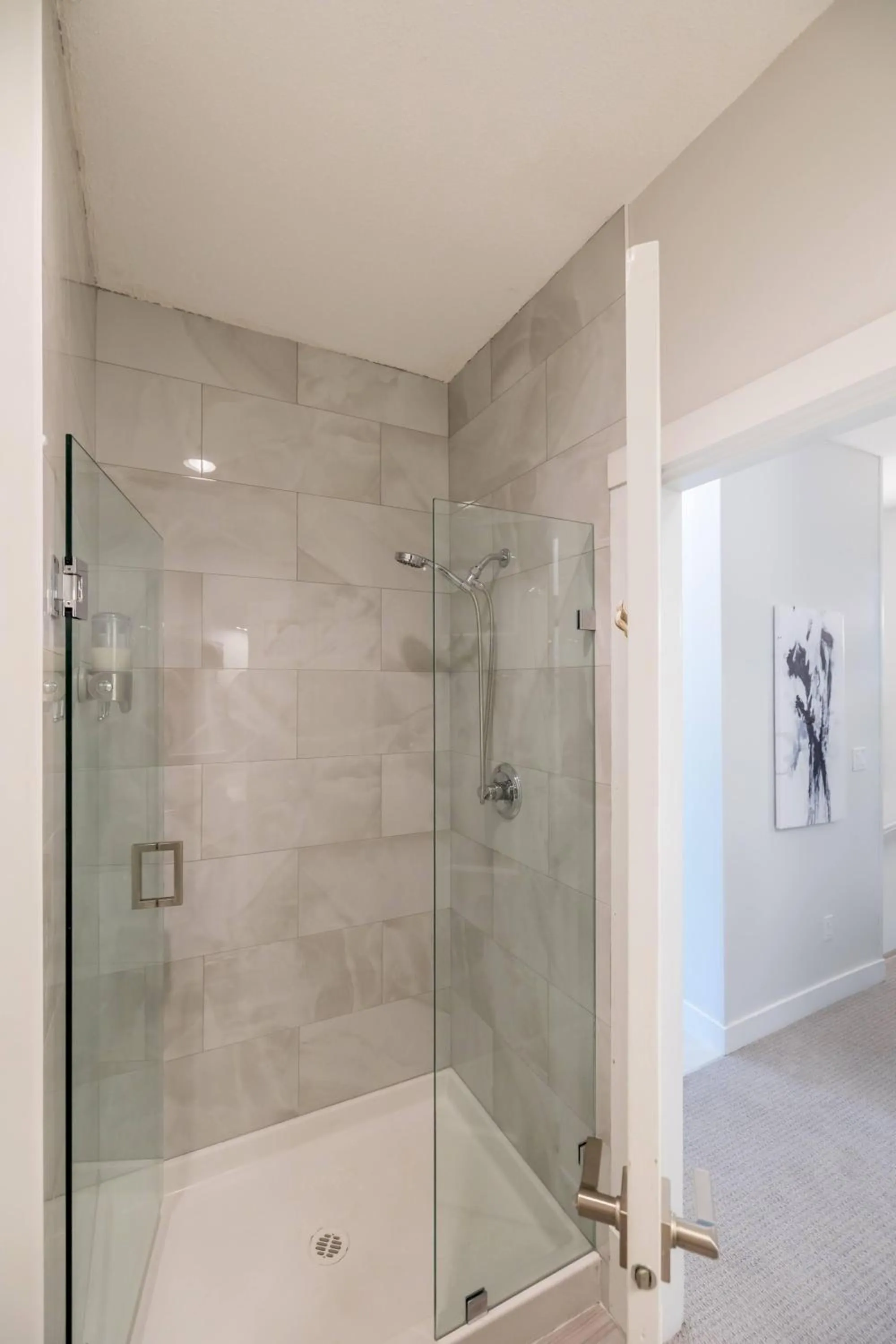 Panoramic Views from this gorgeous 2 Bed Property - Village Location