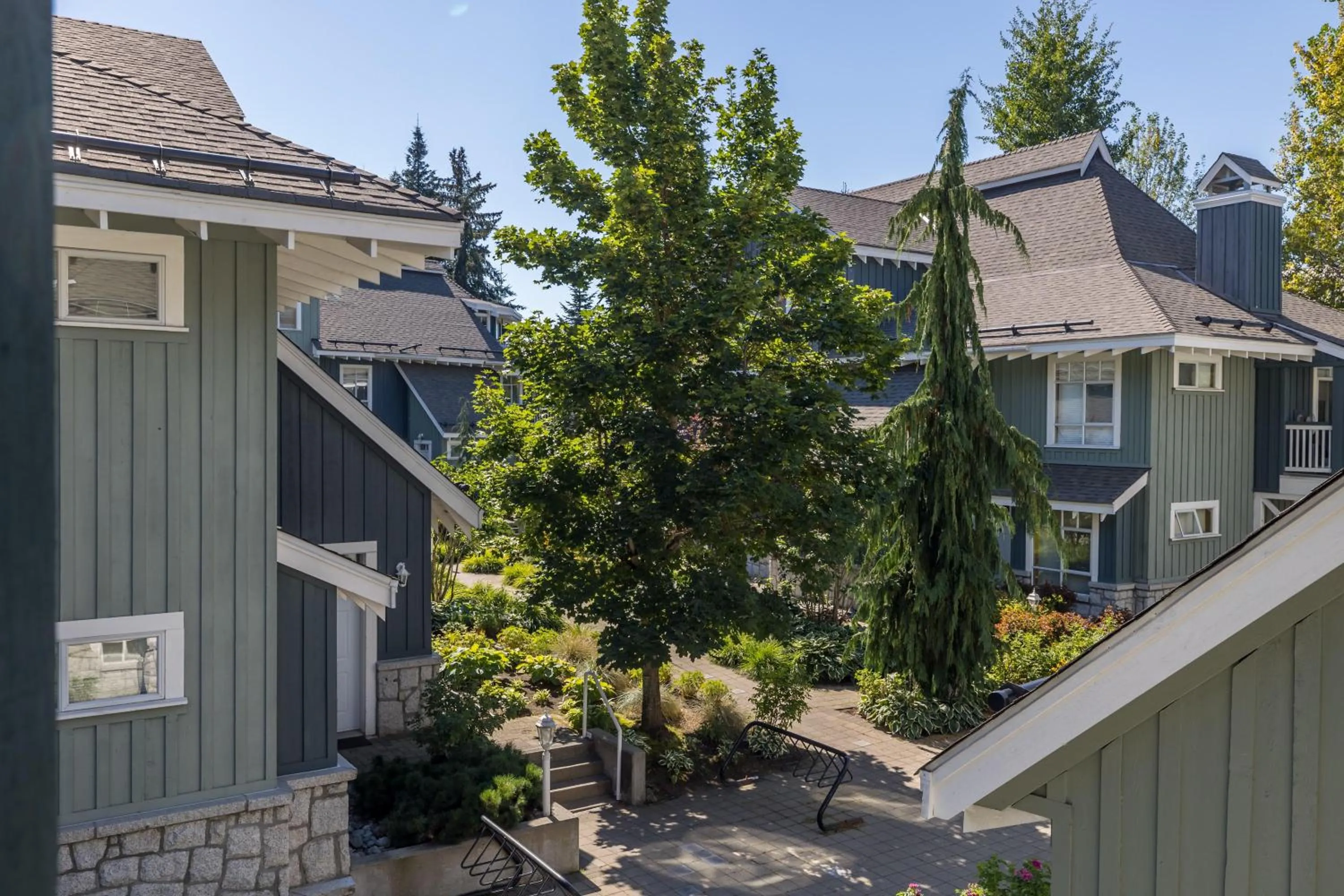 Panoramic Views from this gorgeous 2 Bed Property - Village Location