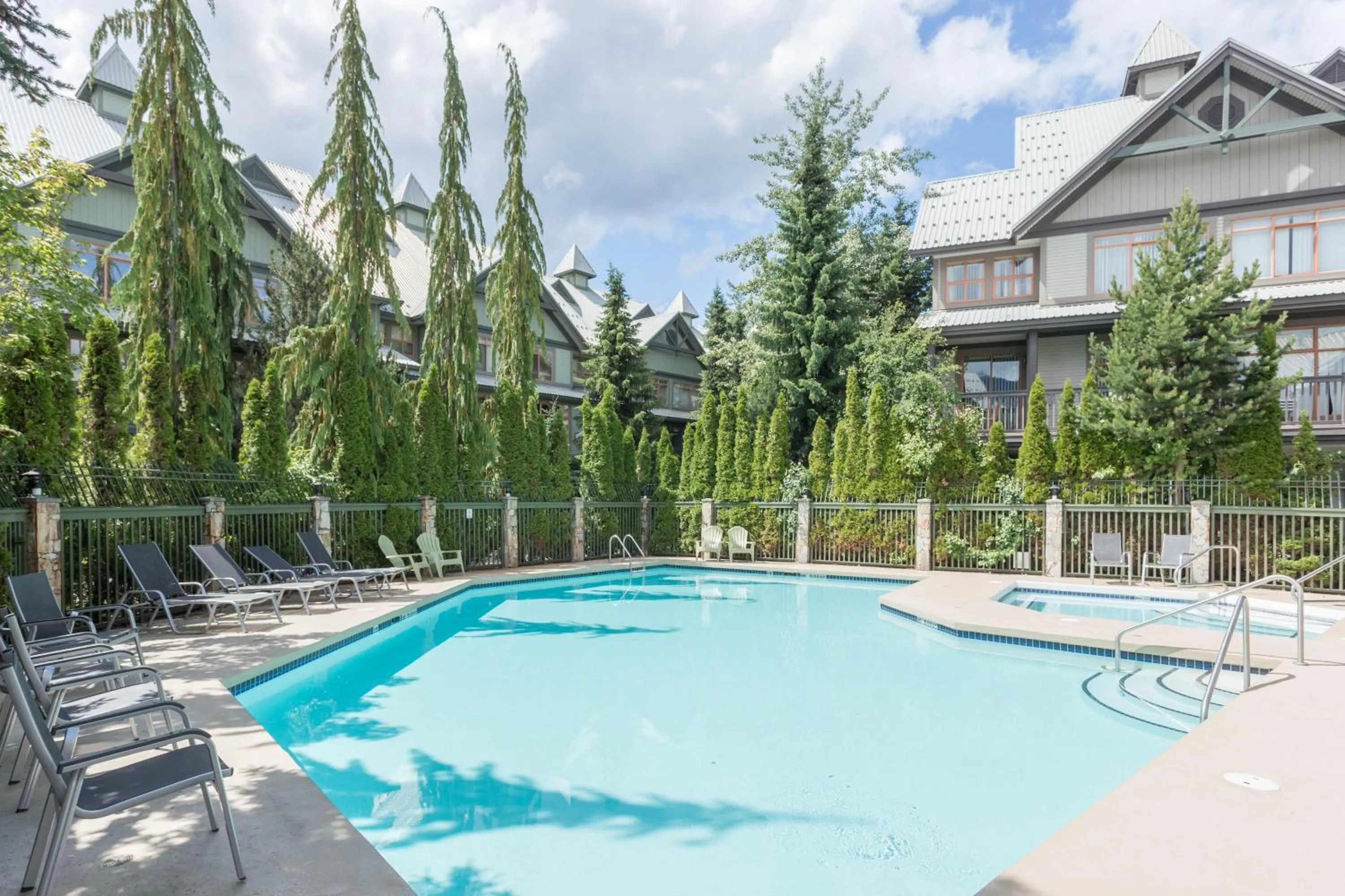 Bright and Clean, Walk Everywhere, Shared Pool and Hot Tub