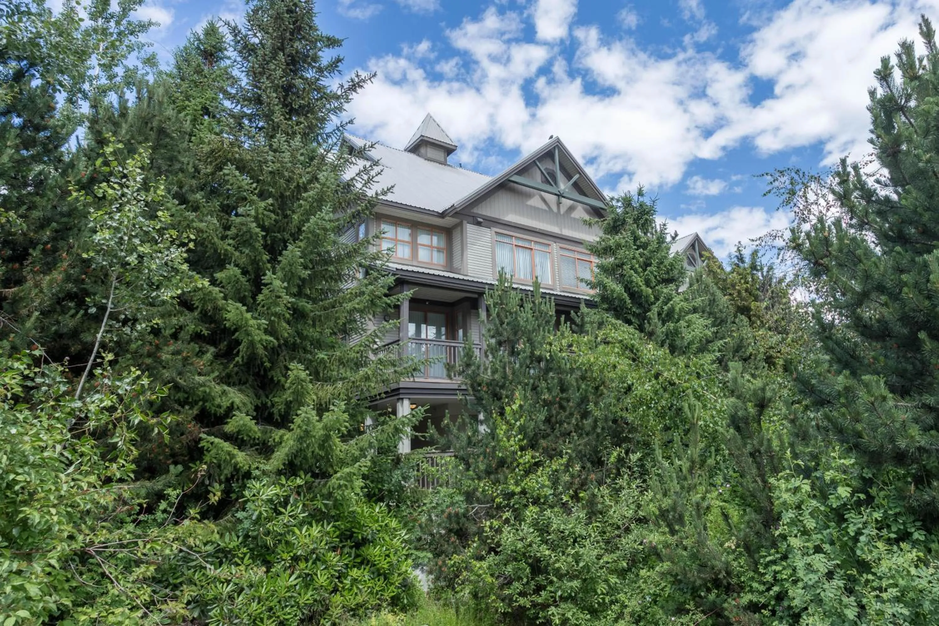 Bright and Clean, Walk Everywhere, Shared Pool and Hot Tub