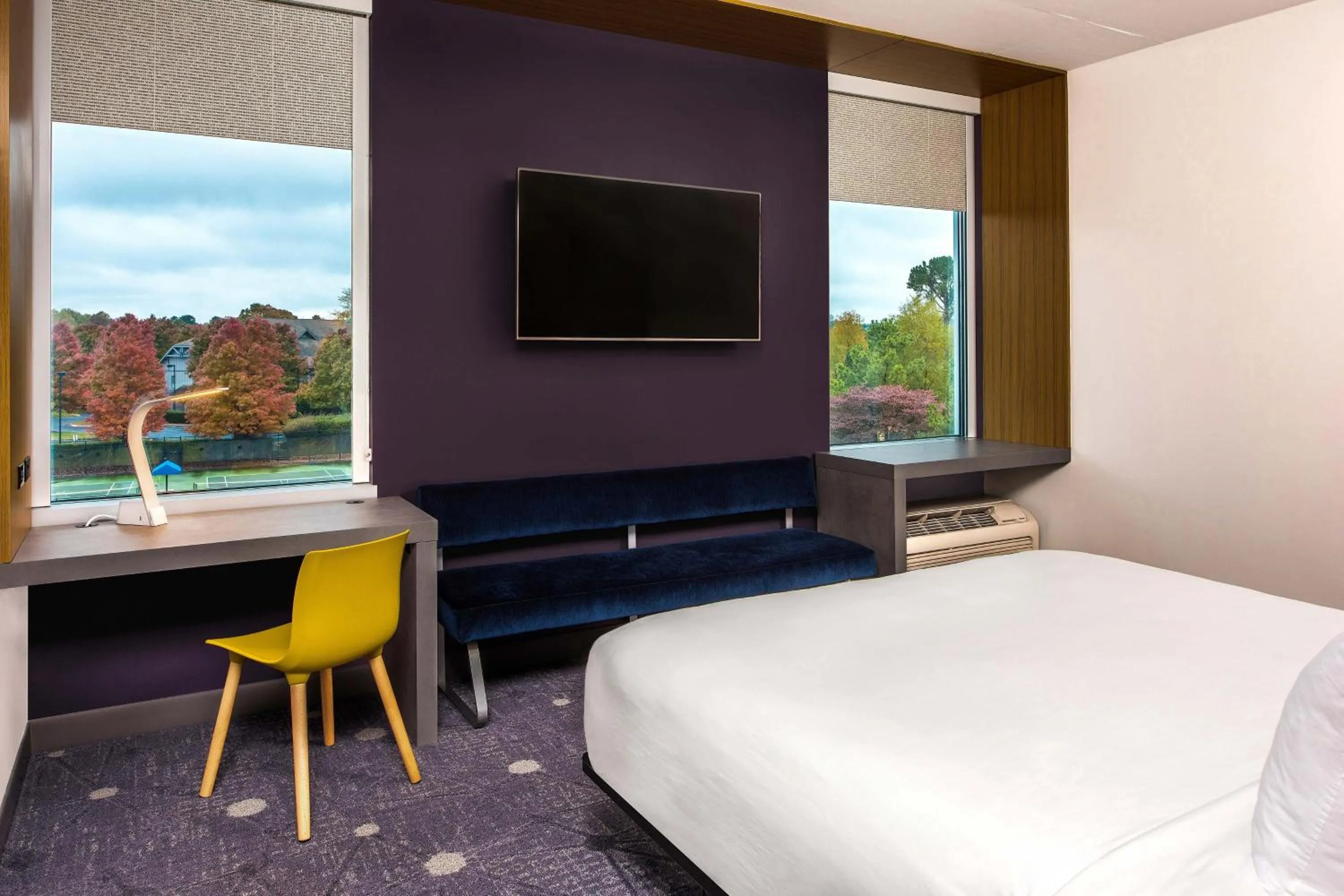 Photo of the whole room, Bed in Aloft Charlotte Ballantyne