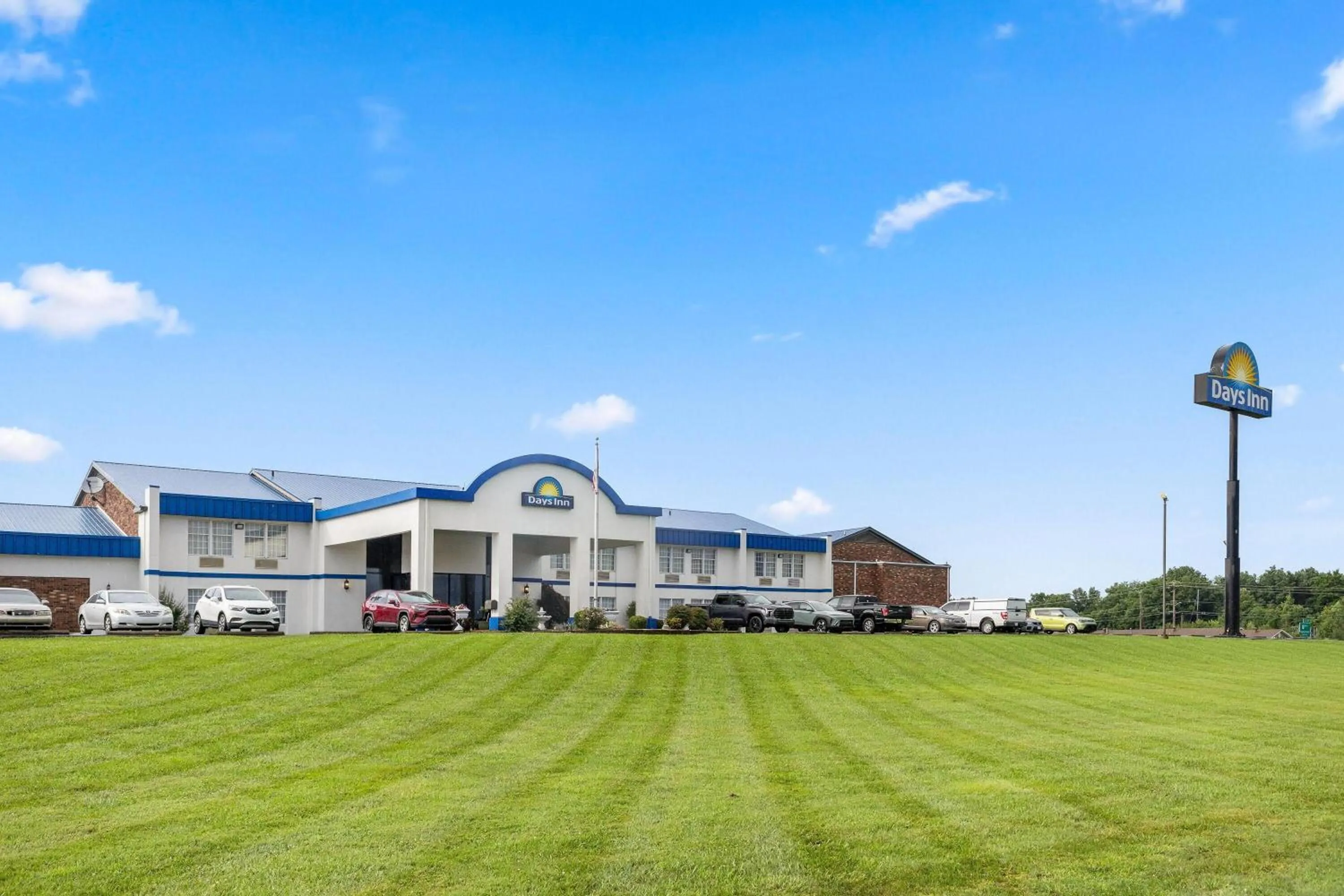 Property building in Days Inn by Wyndham Madisonville