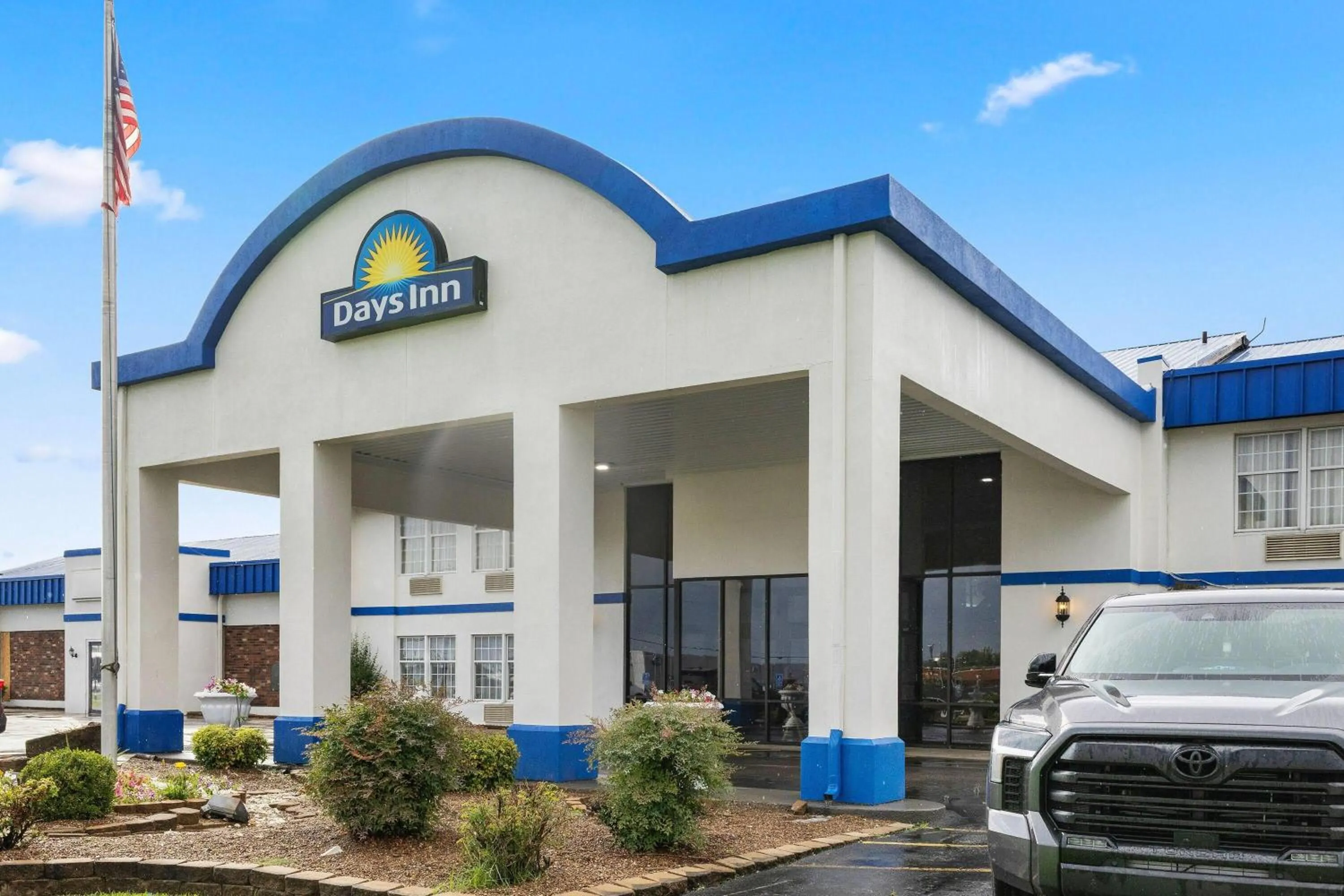 Property building in Days Inn by Wyndham Madisonville