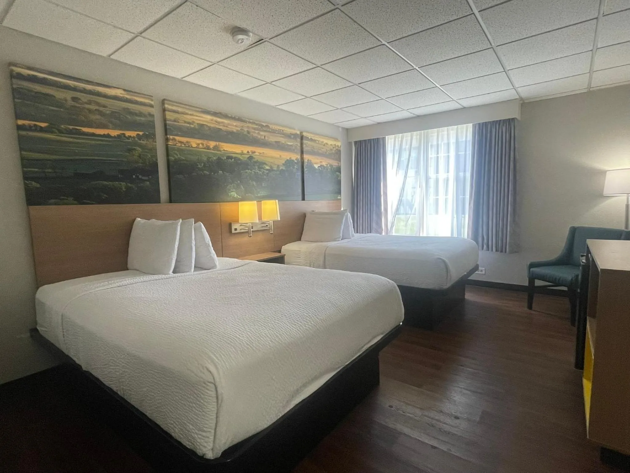 Bed in Days Inn by Wyndham Madisonville