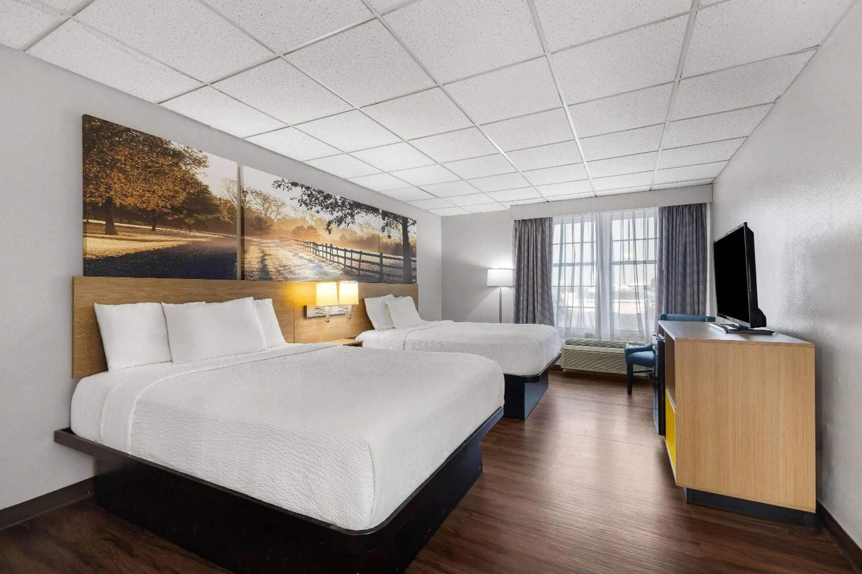 Bed in Days Inn by Wyndham Madisonville