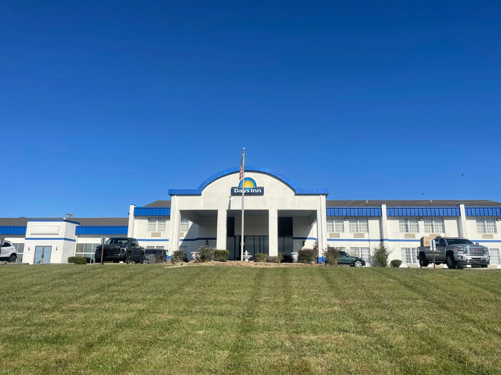 Property building in Days Inn by Wyndham Madisonville